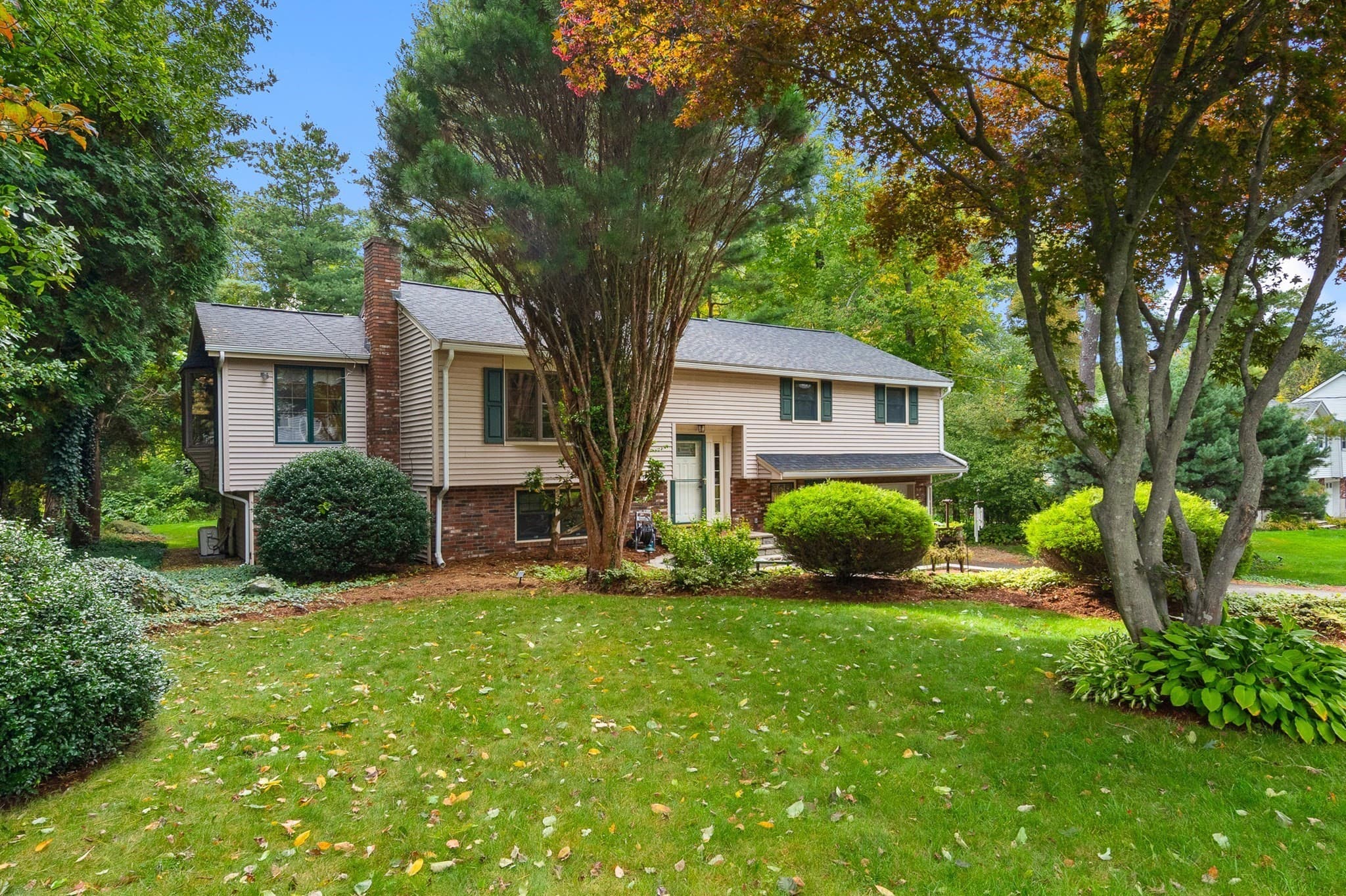 42 Freeport Dr, Burlington MA 01803