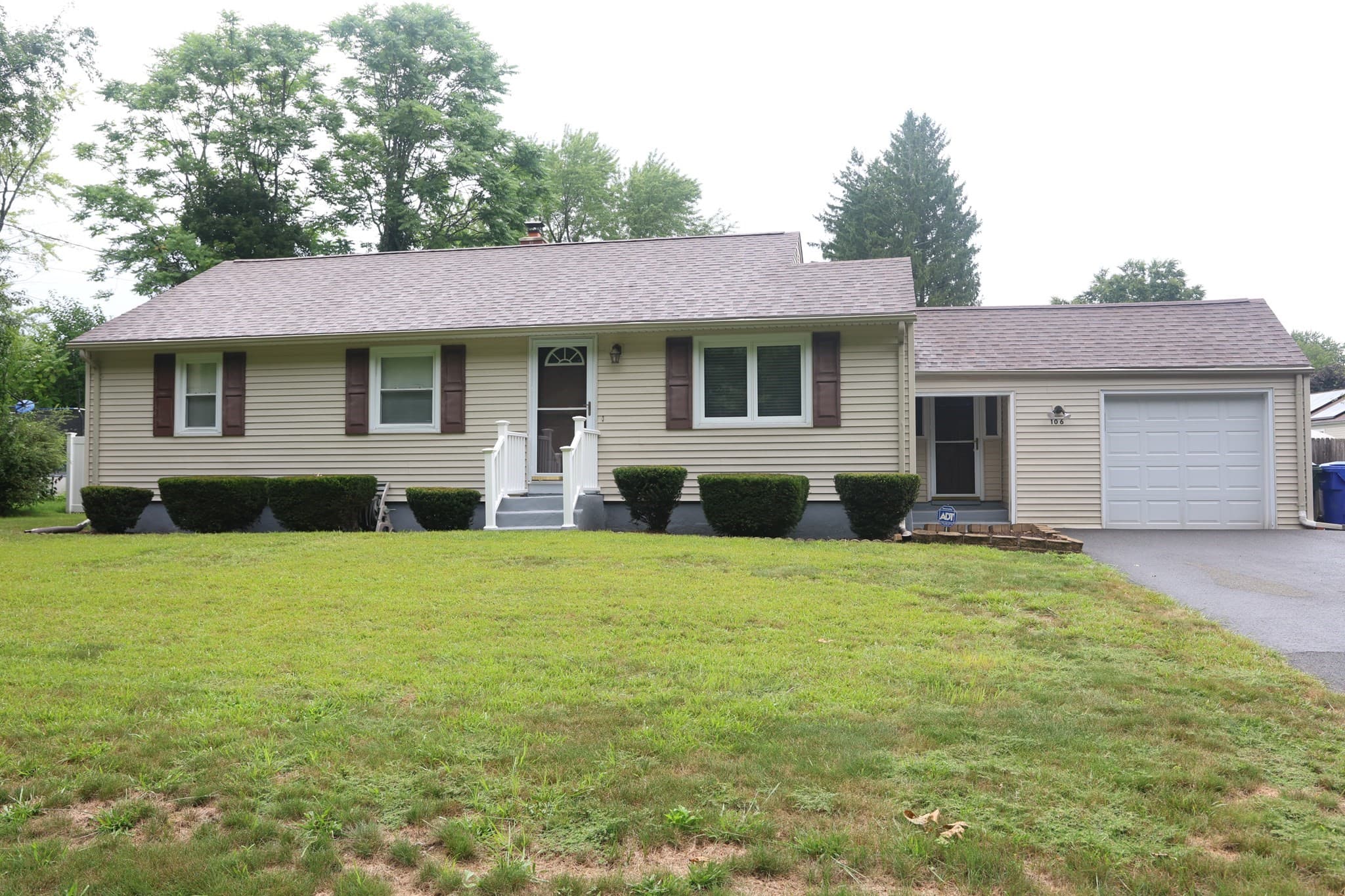 106 N Brook Rd, Springfield MA 01119
