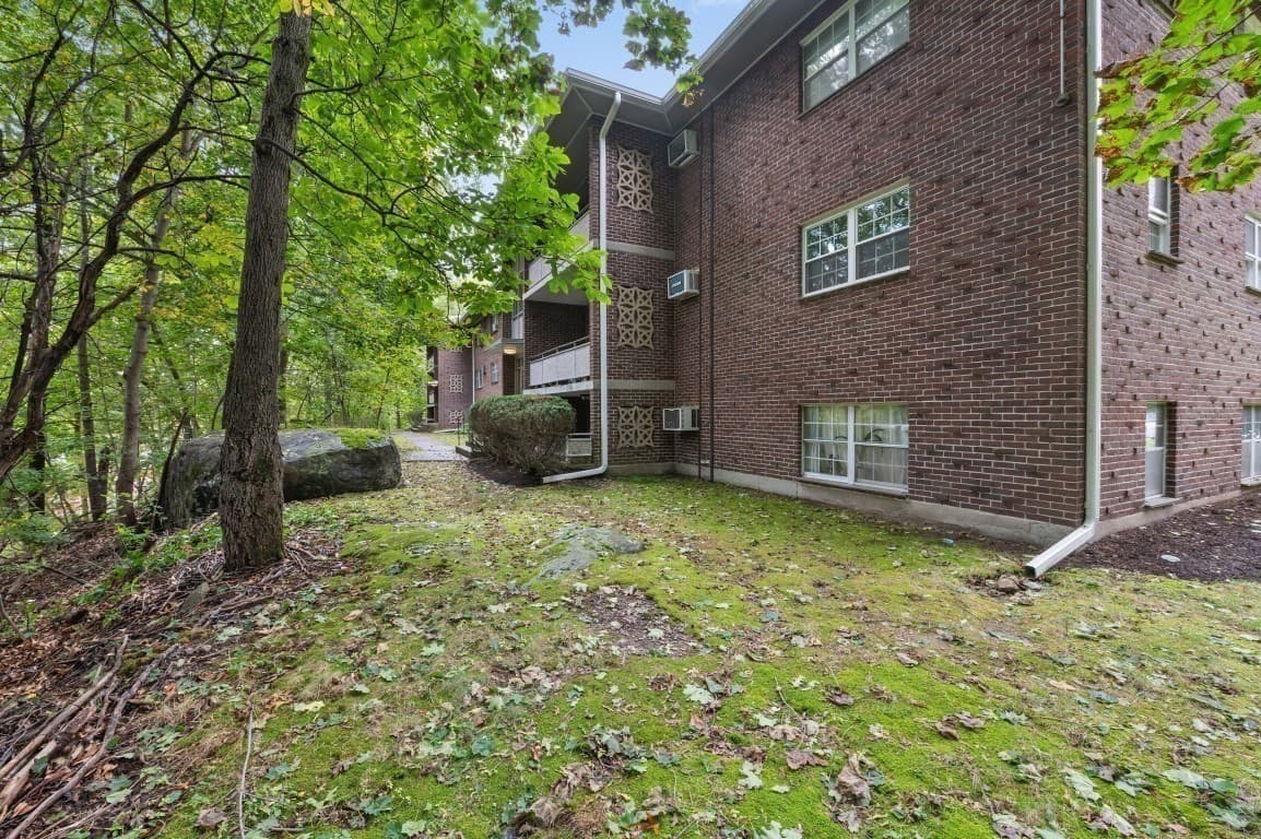Condominium at 56 Jacqueline Rd # 8, Waltham MA 02452, Waltham, photo 4 of 19