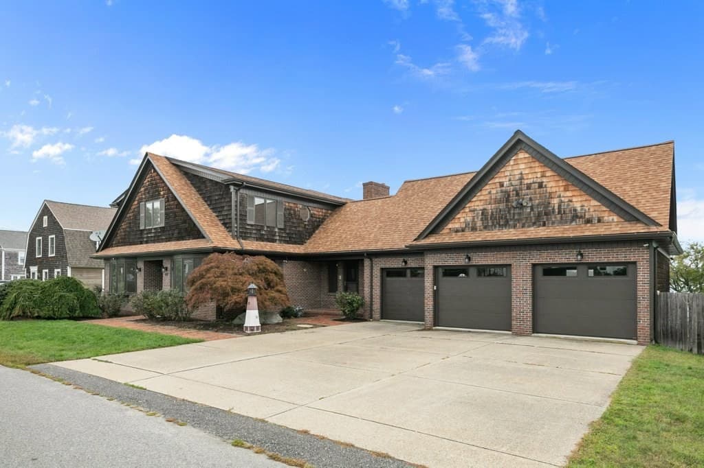 Single Family Residence at 68 Seaview Ave, Swansea MA 02777, Swansea, photo 3 of 40