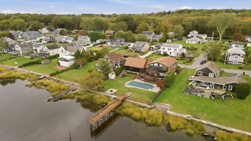 Single Family Residence at 68 Seaview Ave, Swansea MA 02777, Swansea, photo 39 of 40