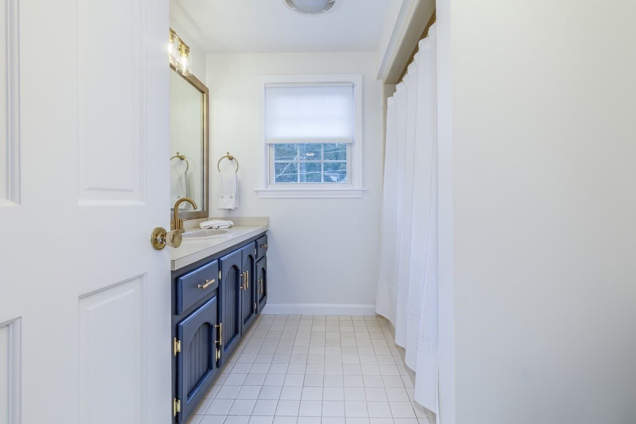 Single Family Residence at 6 Arbor Glen Ln, Methuen MA 01844, Methuen, photo 23 of 36