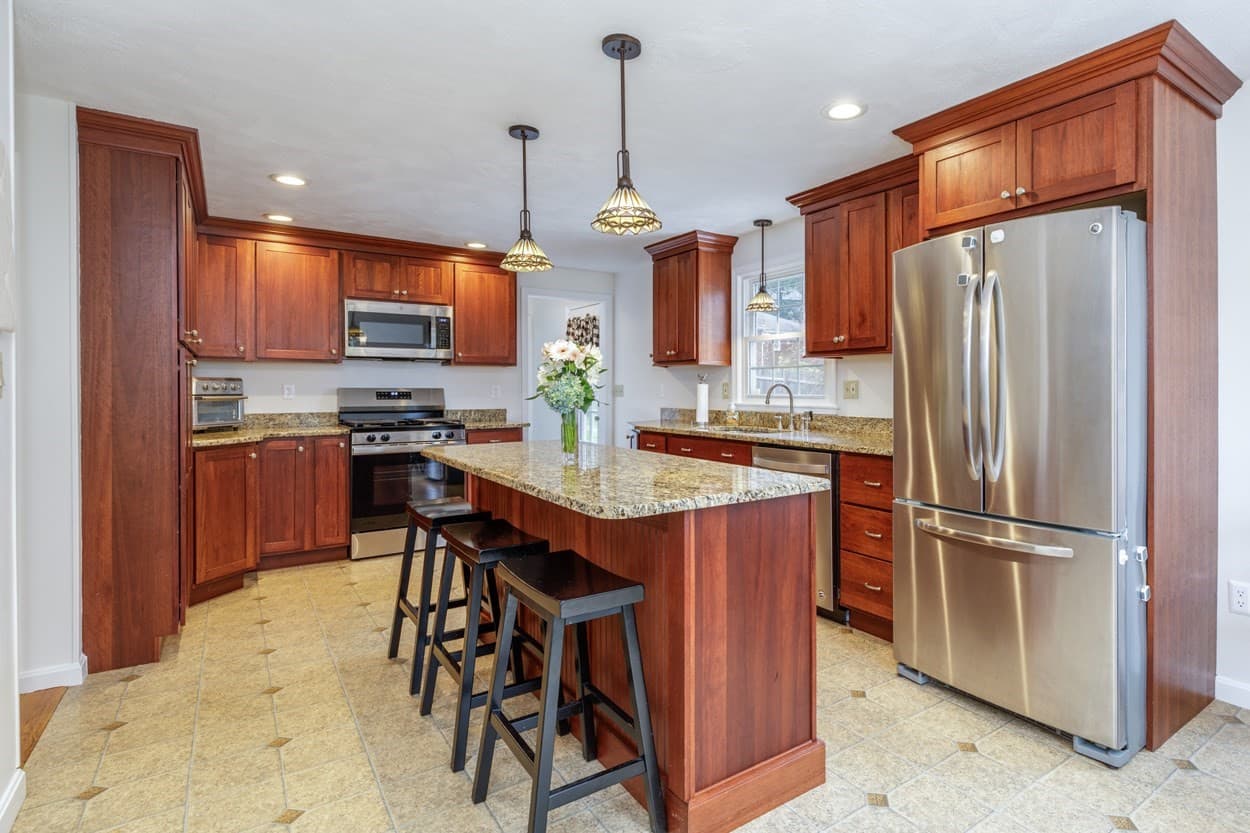 Single Family Residence at 6 Arbor Glen Ln, Methuen MA 01844, Methuen, photo 12 of 36
