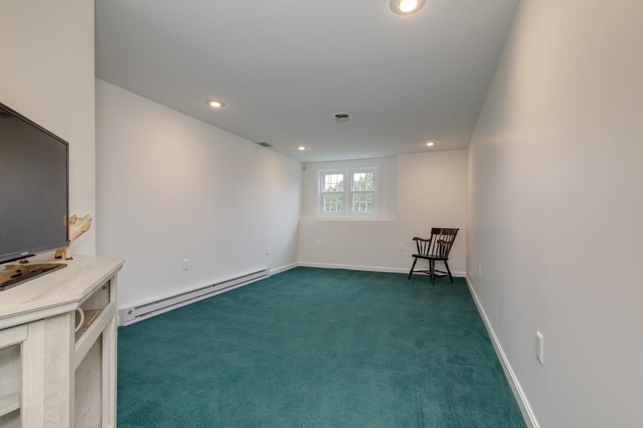 Single Family Residence at 6 Arbor Glen Ln, Methuen MA 01844, Methuen, photo 32 of 36