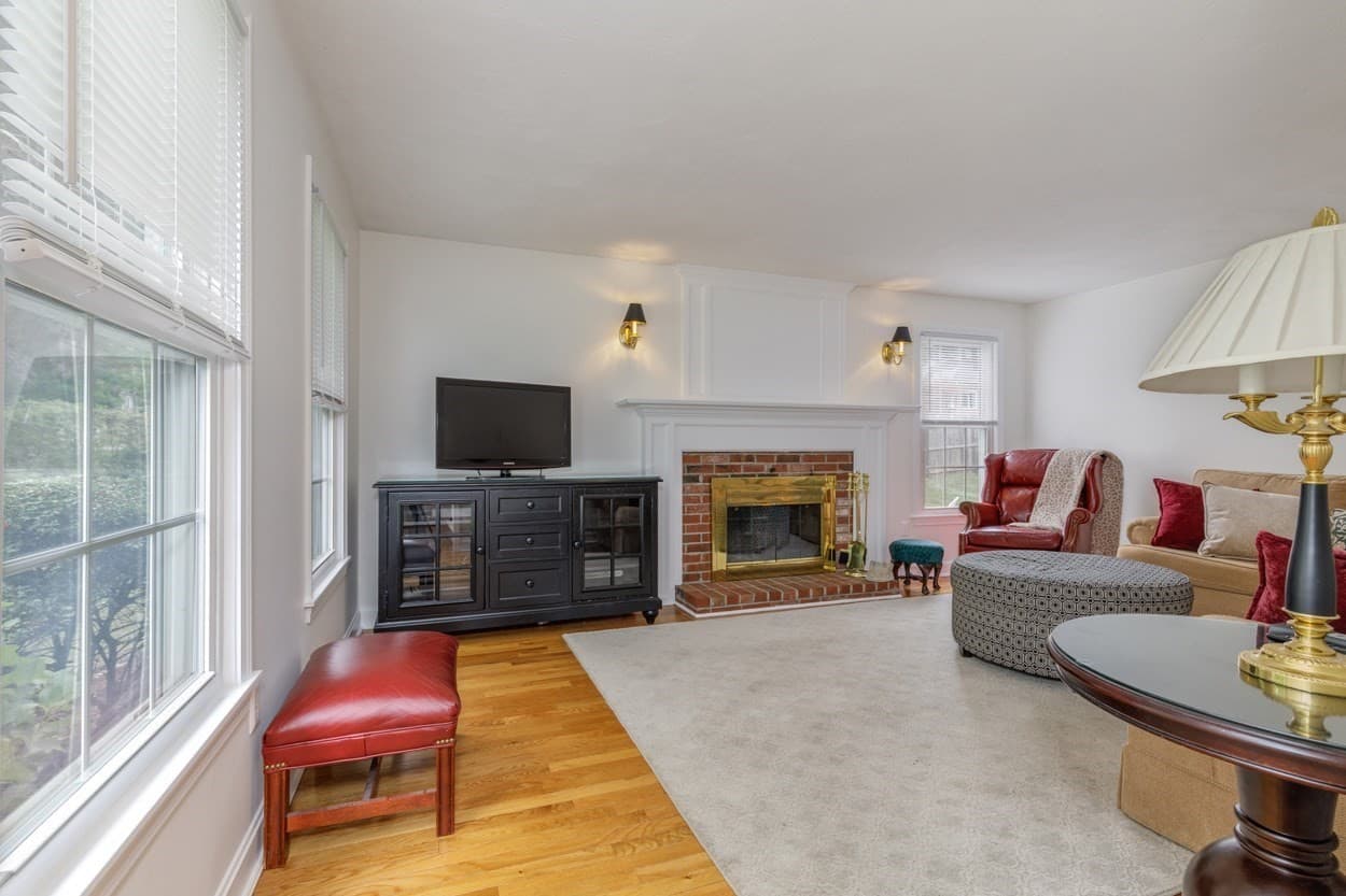 Single Family Residence at 6 Arbor Glen Ln, Methuen MA 01844, Methuen, photo 9 of 36