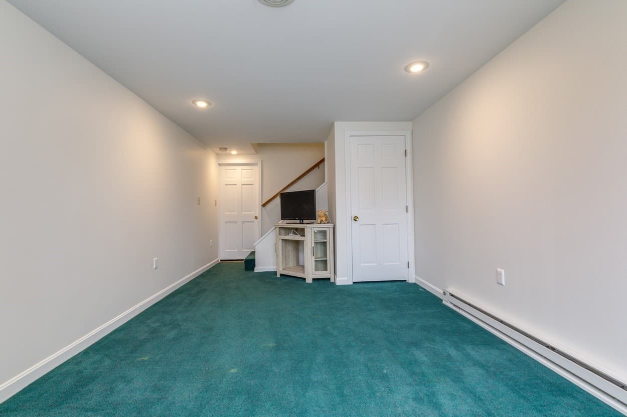 Single Family Residence at 6 Arbor Glen Ln, Methuen MA 01844, Methuen, photo 33 of 36