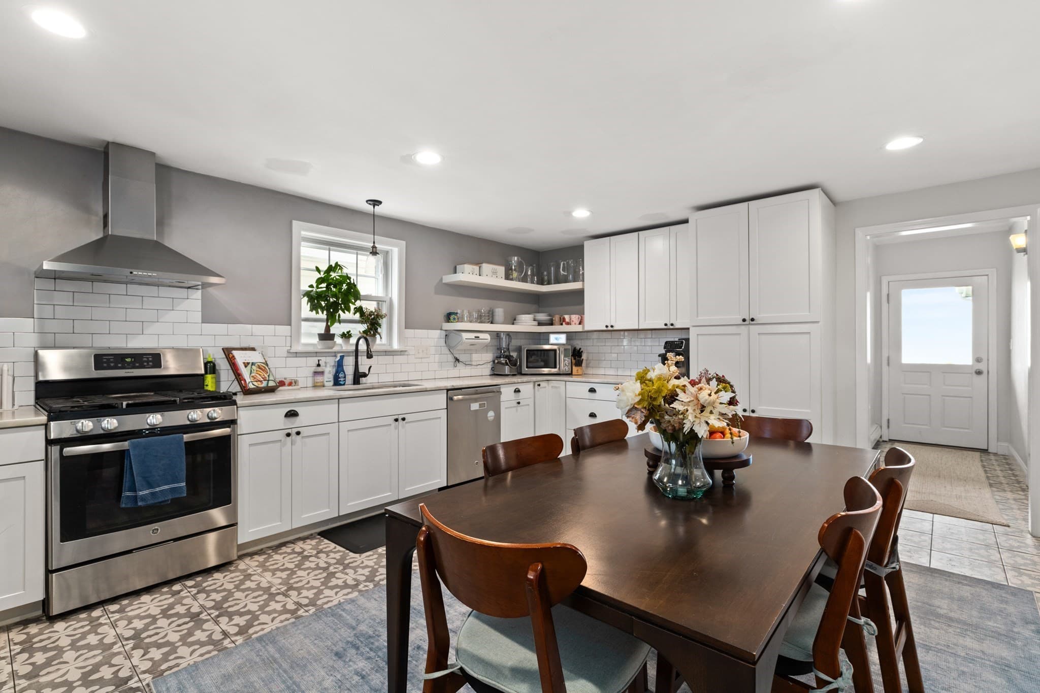 Single Family Residence at 129 Strandway, Winthrop MA 02152, Winthrop, photo 5 of 34