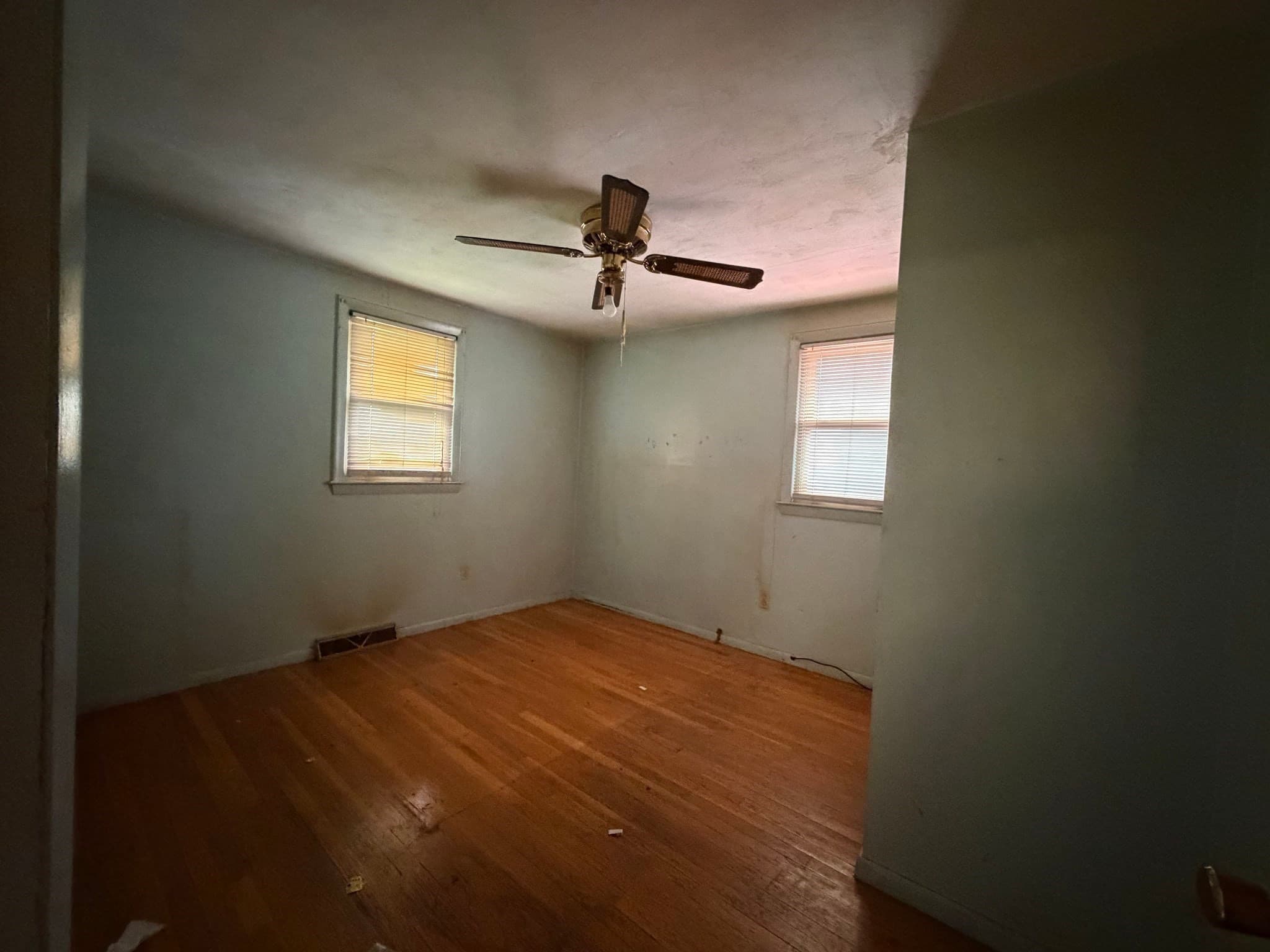 Single Family Residence at 27 Dillon St, Worcester MA 01604, Worcester, photo 10 of 34