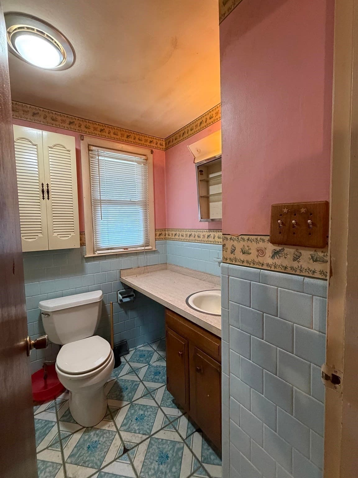 Single Family Residence at 27 Dillon St, Worcester MA 01604, Worcester, photo 14 of 34