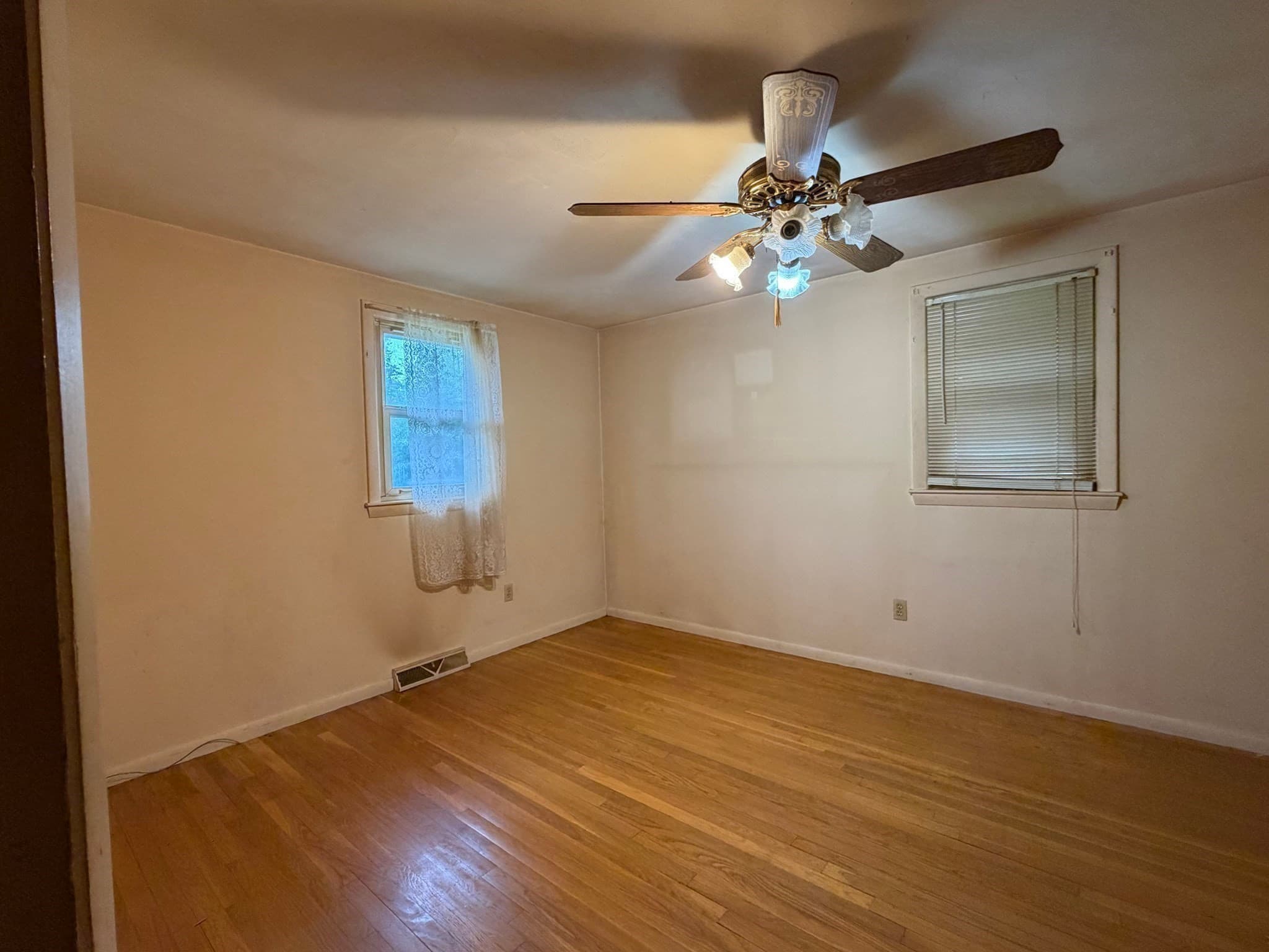 Single Family Residence at 27 Dillon St, Worcester MA 01604, Worcester, photo 11 of 34