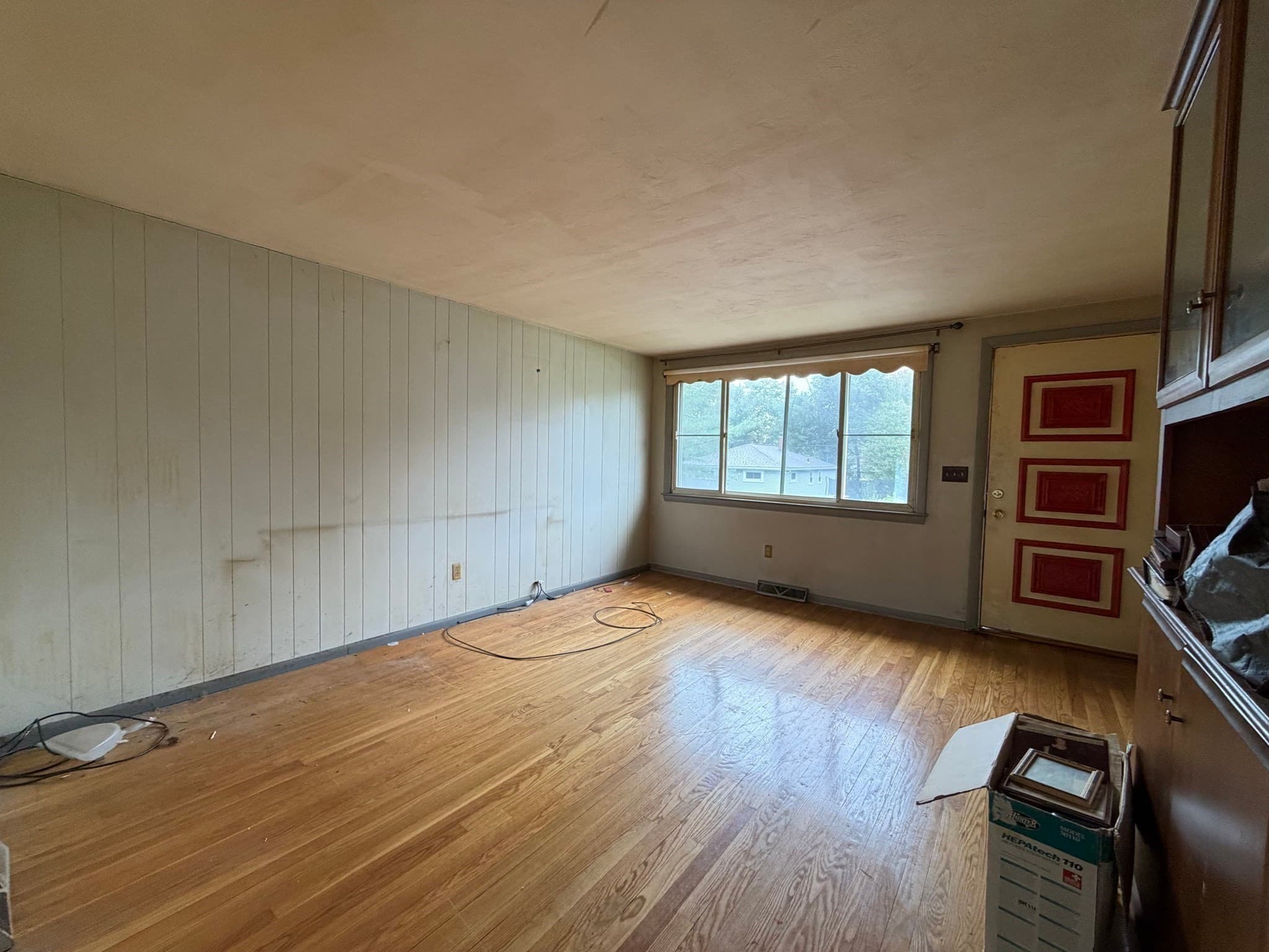 Single Family Residence at 27 Dillon St, Worcester MA 01604, Worcester, photo 8 of 34