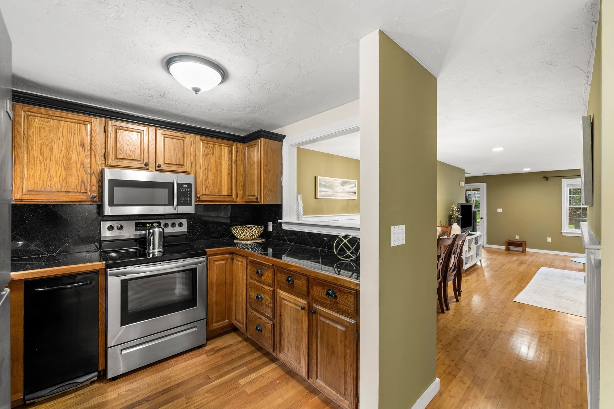 Condominium at 40 Washington Grn # 40, Walpole MA 02032, Walpole, photo 9 of 42