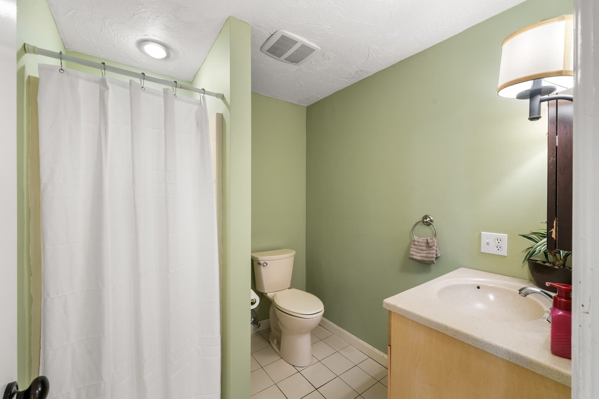 Condominium at 40 Washington Grn # 40, Walpole MA 02032, Walpole, photo 30 of 42