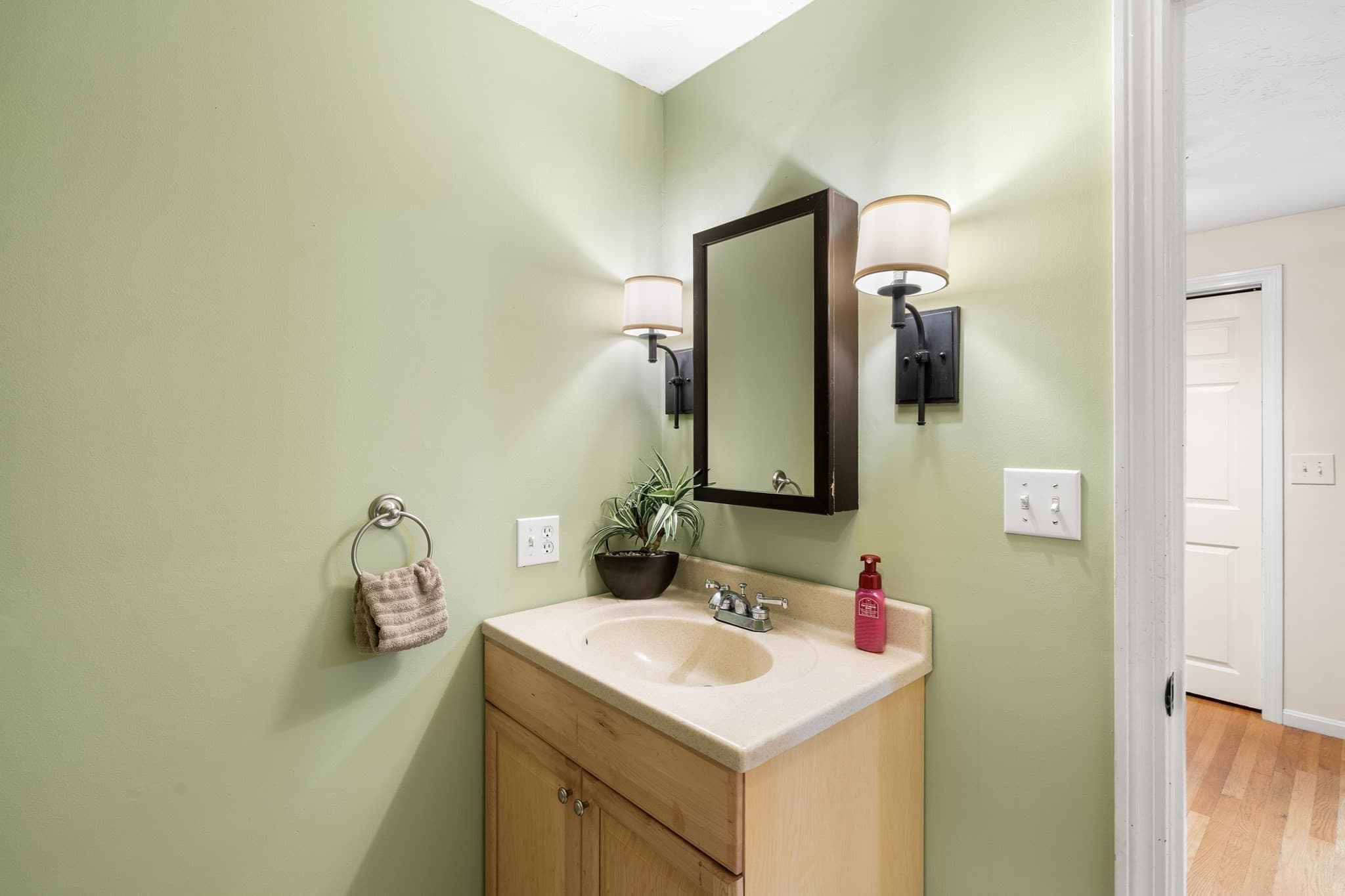 Condominium at 40 Washington Grn # 40, Walpole MA 02032, Walpole, photo 31 of 42