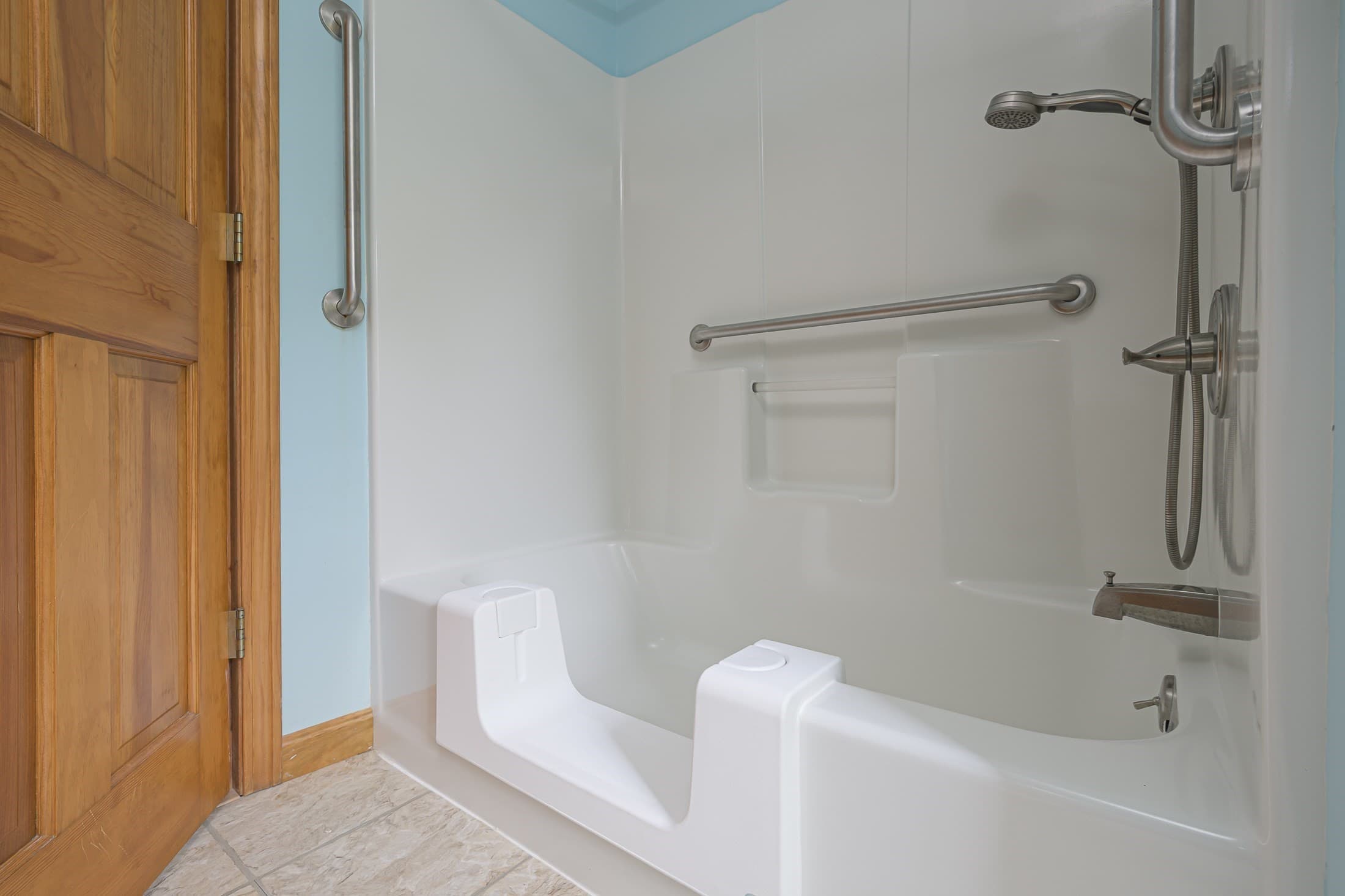Single Family Residence at 49 Fieldstone Dr, Gardner MA 01440, Gardner, photo 24 of 38