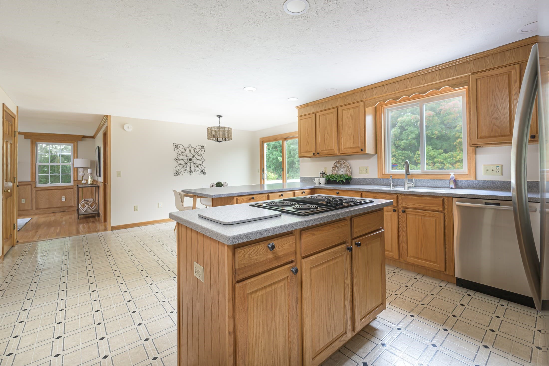 Single Family Residence at 49 Fieldstone Dr, Gardner MA 01440, Gardner, photo 18 of 38