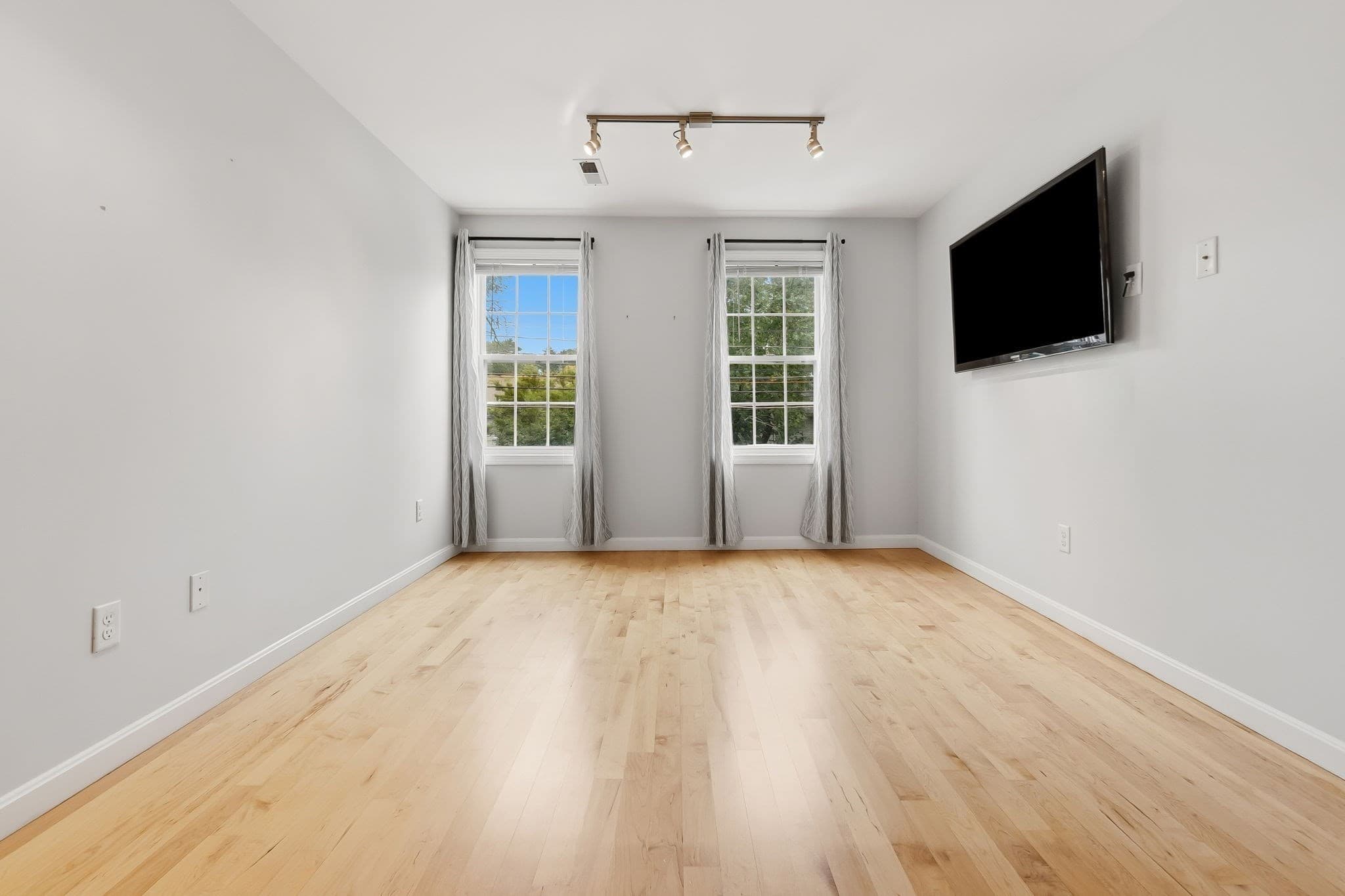 Condominium at 23 South Main St # 5, Ipswich MA 01938, Ipswich, photo 3 of 28