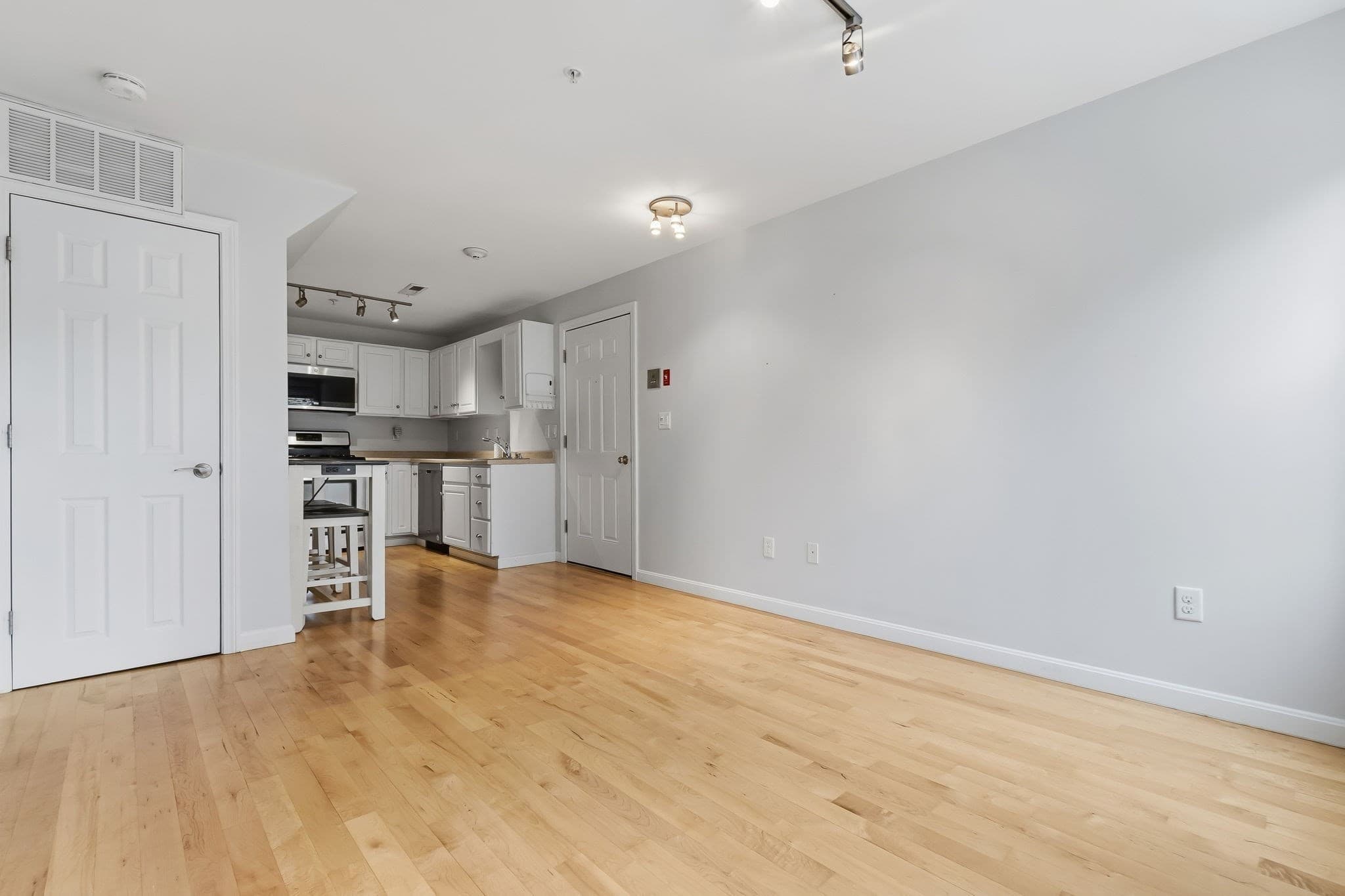 Condominium at 23 South Main St # 5, Ipswich MA 01938, Ipswich, photo 5 of 28