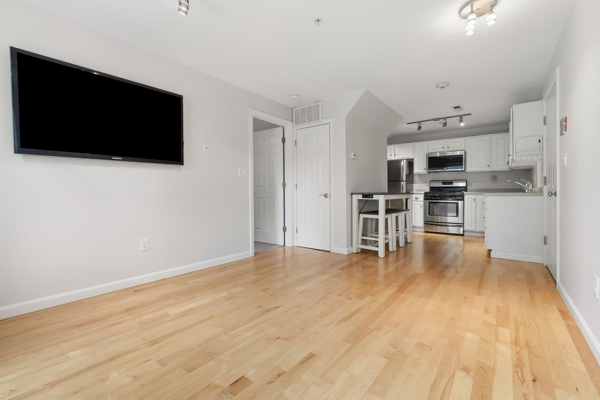Condominium at 23 South Main St # 5, Ipswich MA 01938, Ipswich, photo 14 of 28