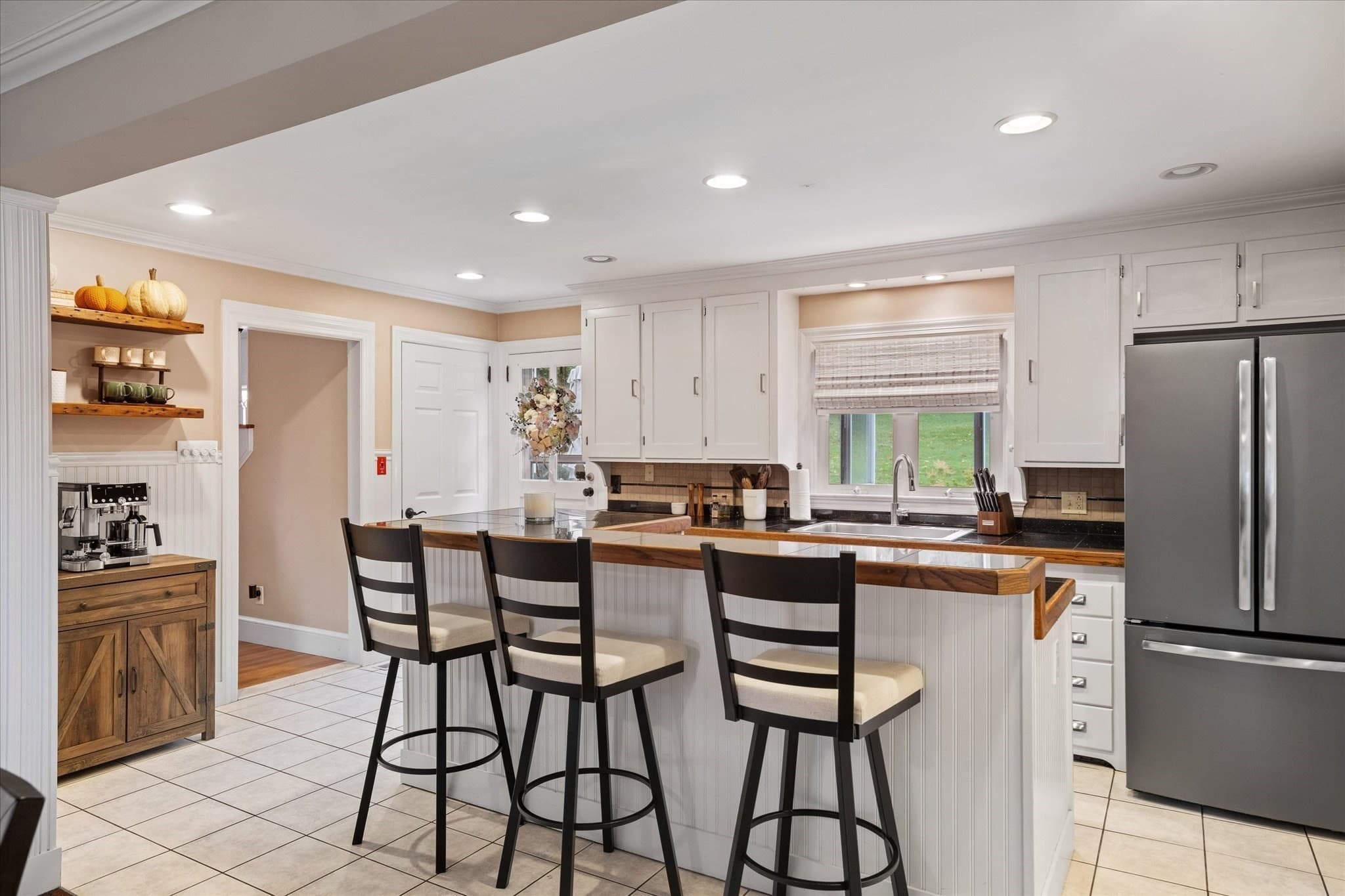 Single Family Residence at 5 Field St, Auburn MA 01501, Auburn, photo 5 of 38