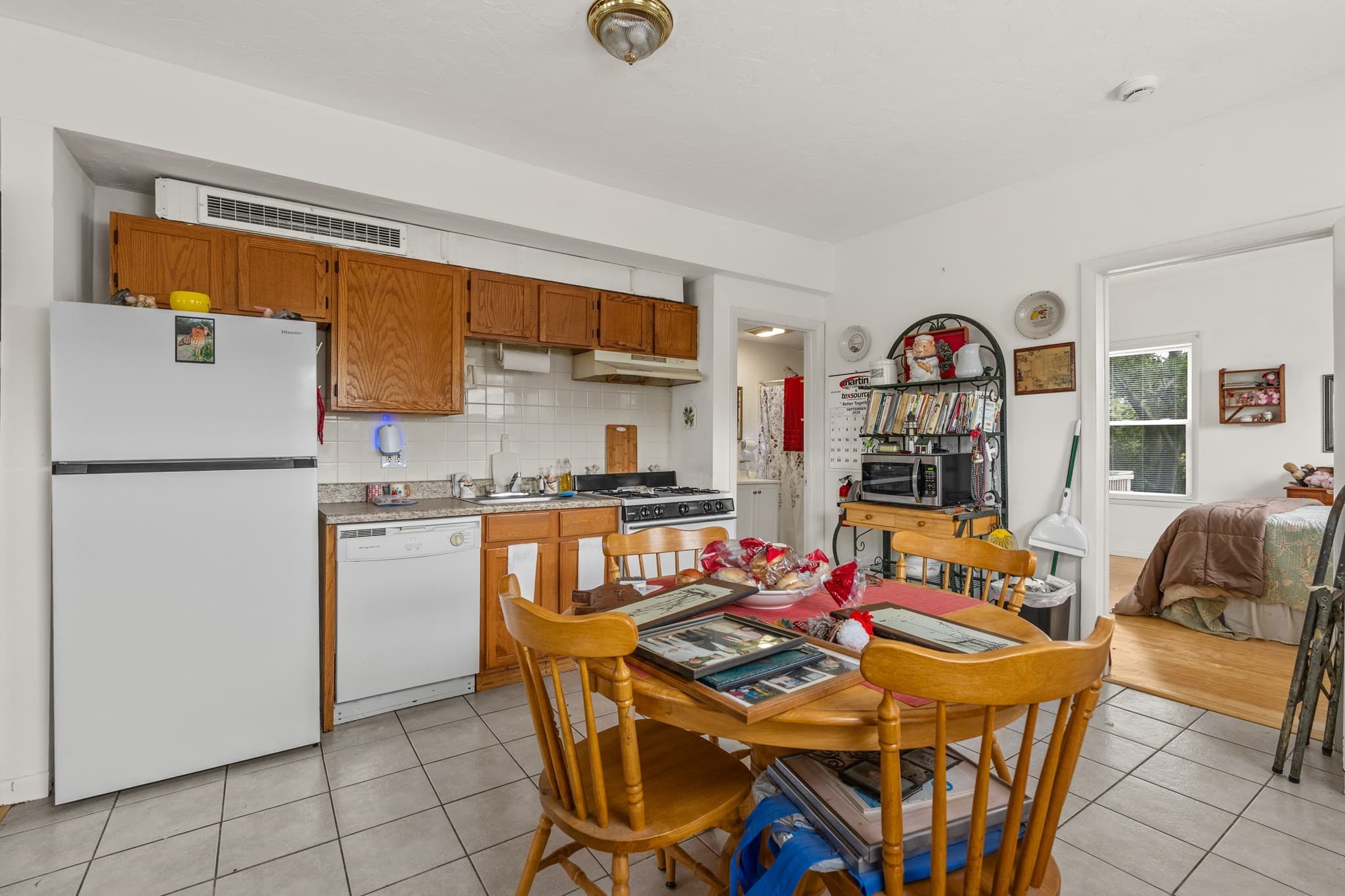 3 Family at 12-14 N Park Ave, Plymouth MA 02360, Plymouth, photo 15 of 38