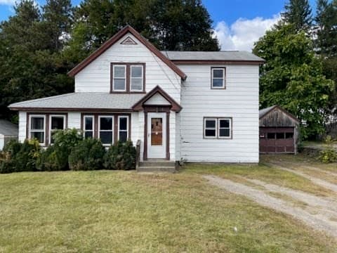 4 Cross St, Grafton MA 01560