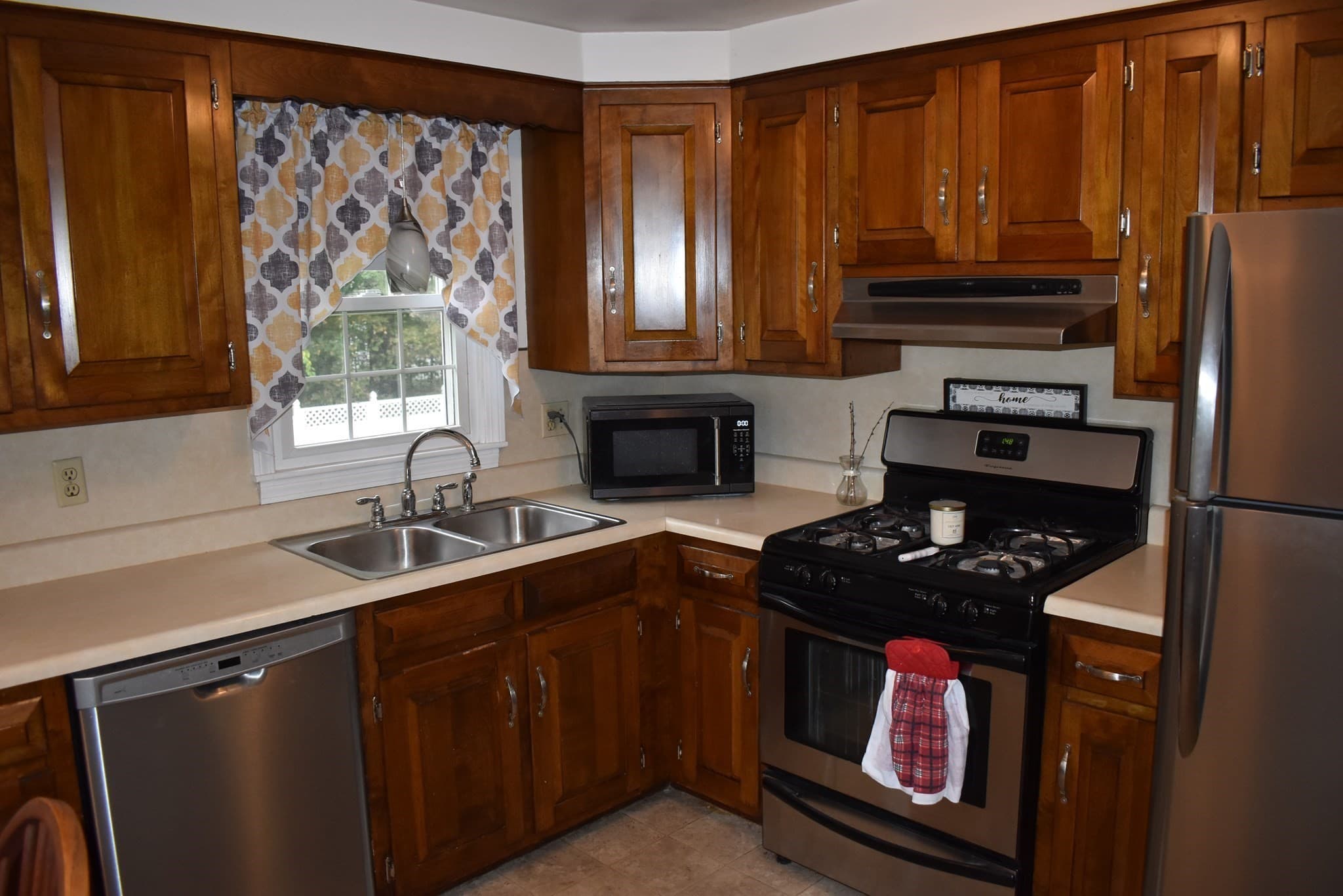 Single Family Residence at 107 Gardner St, Groveland MA 01834, Groveland, photo 8 of 40
