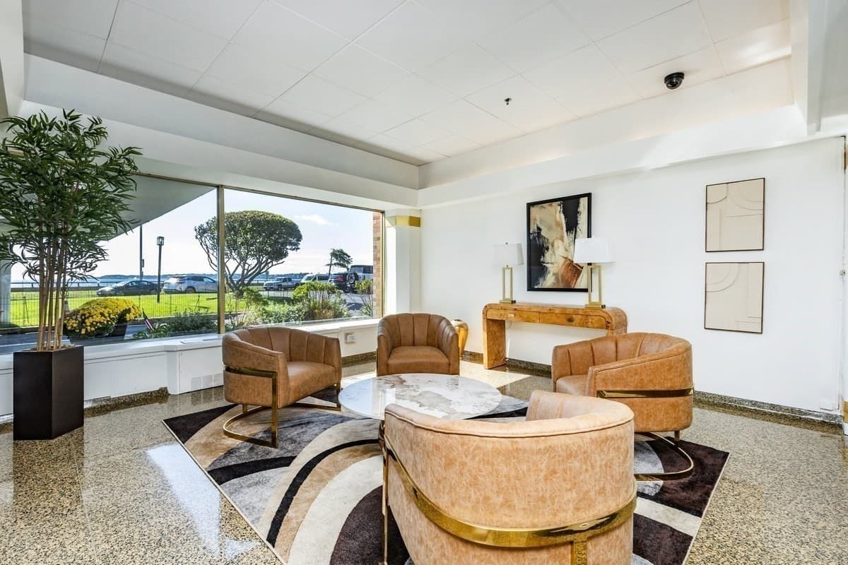 Condominium at 300 Lynn Shore Drive # 811, Lynn MA 01902, Lynn, photo 15 of 21