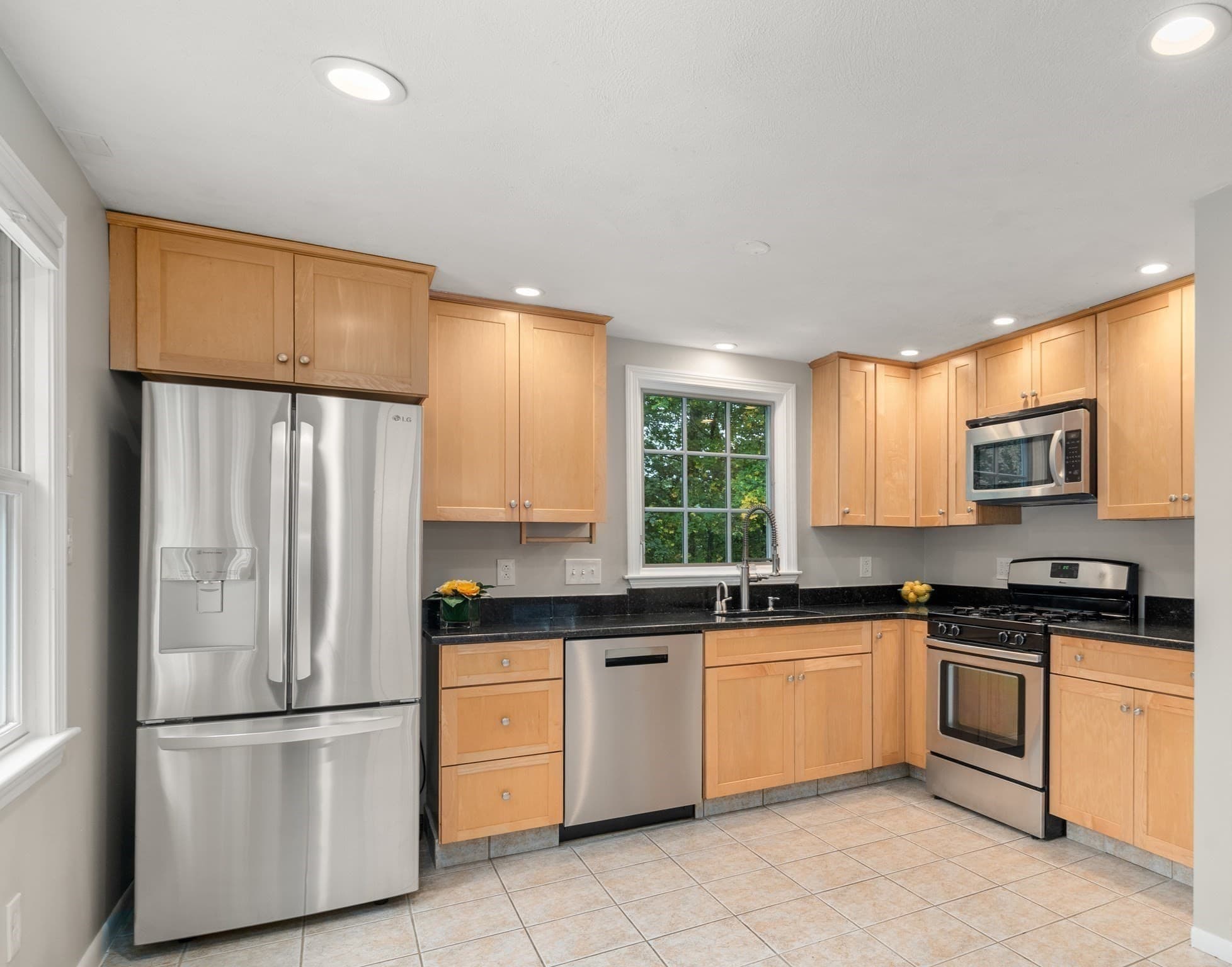 Single Family Residence at 165 Lockland Ave, Framingham MA 01701, Framingham, photo 2 of 34
