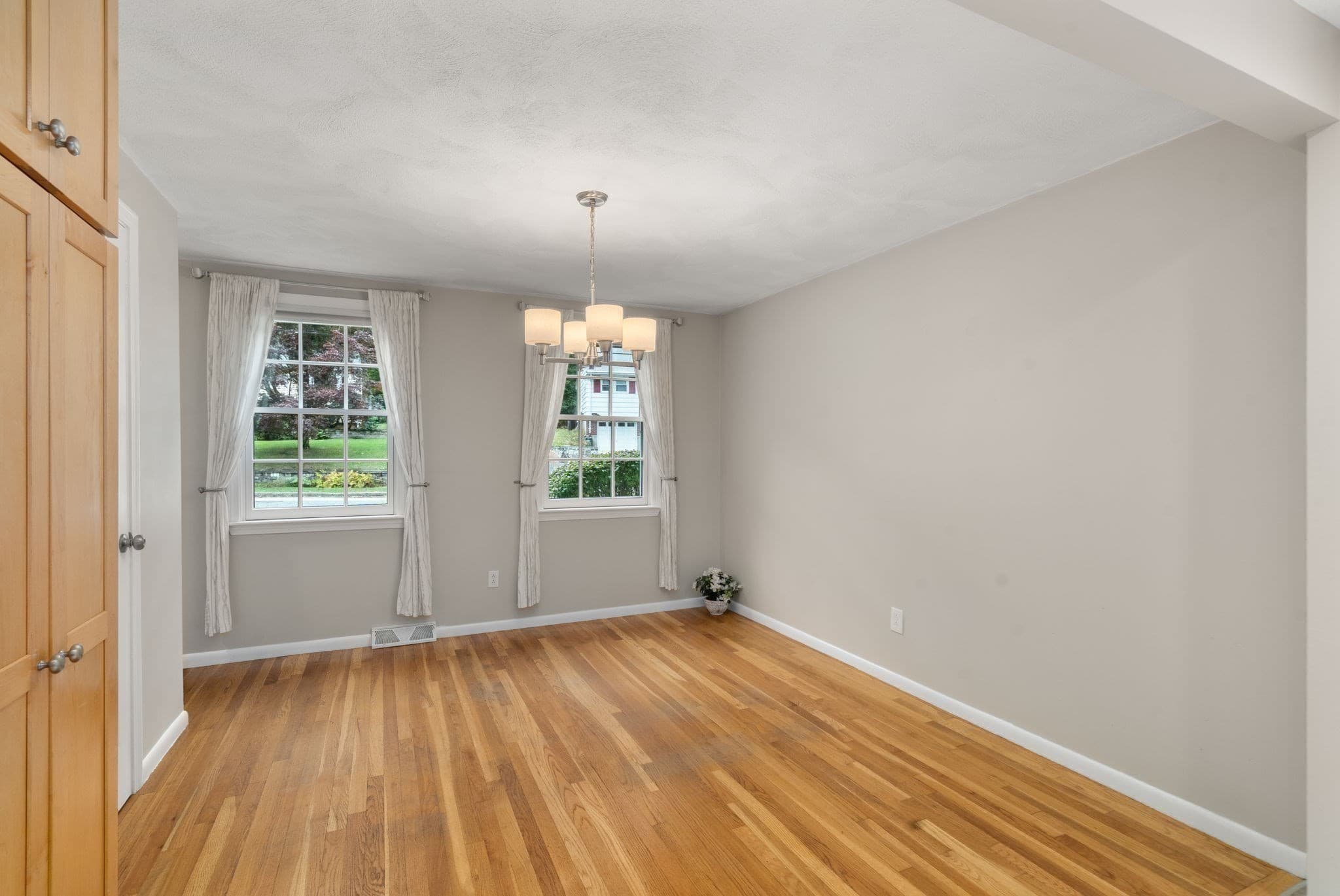 Single Family Residence at 165 Lockland Ave, Framingham MA 01701, Framingham, photo 5 of 34