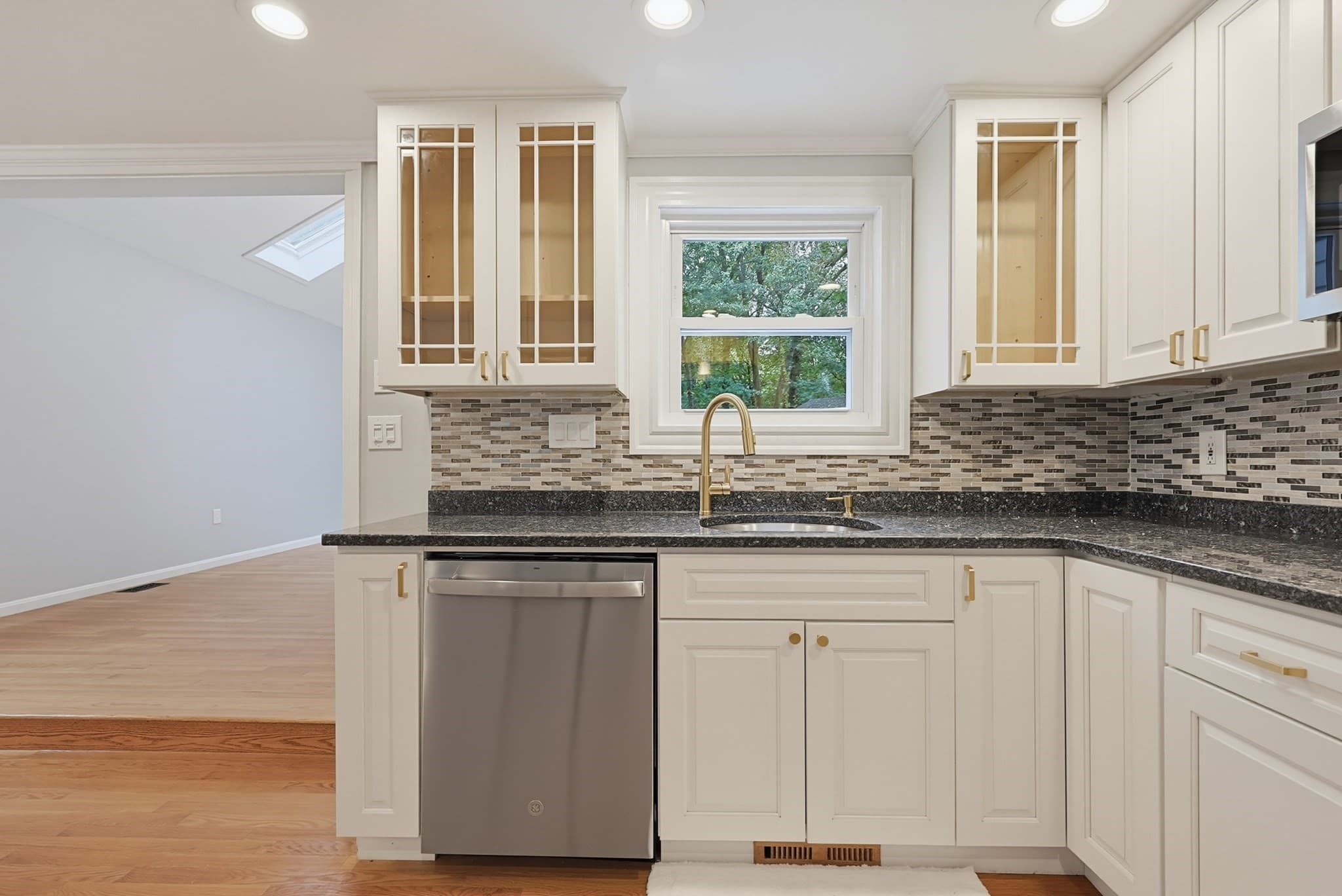 Single Family Residence at 29 Sunnyside Rd, Lynn MA 01905, Lynn, photo 10 of 25