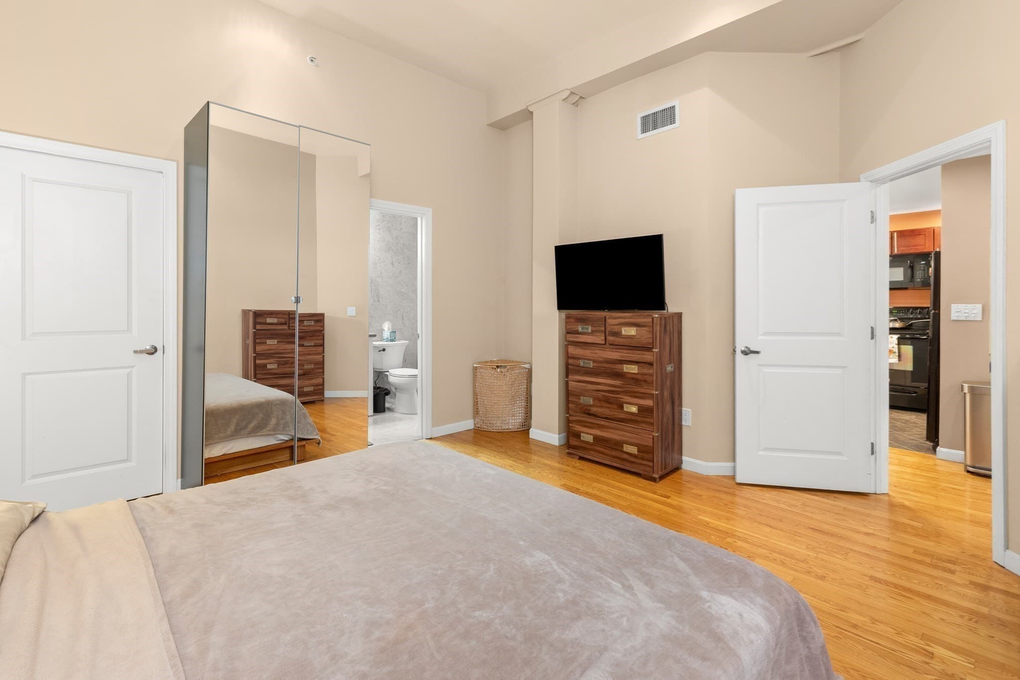 Condominium at 170 Oxford St # 201, Lynn MA 01901, Lynn, photo 9 of 17