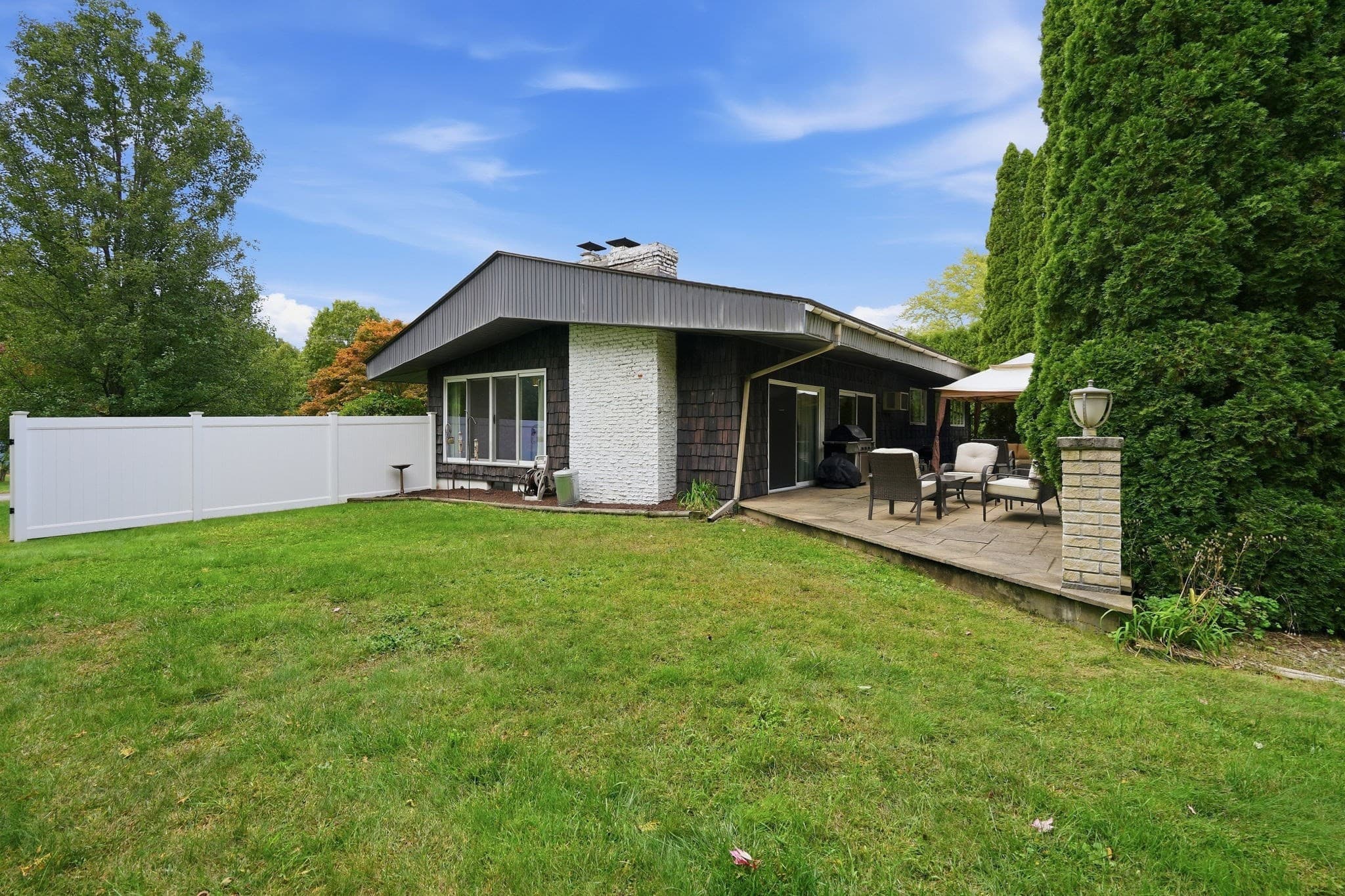 Single Family Residence at 10 Circle Dr, Wilbraham MA 01095, Wilbraham, photo 3 of 36