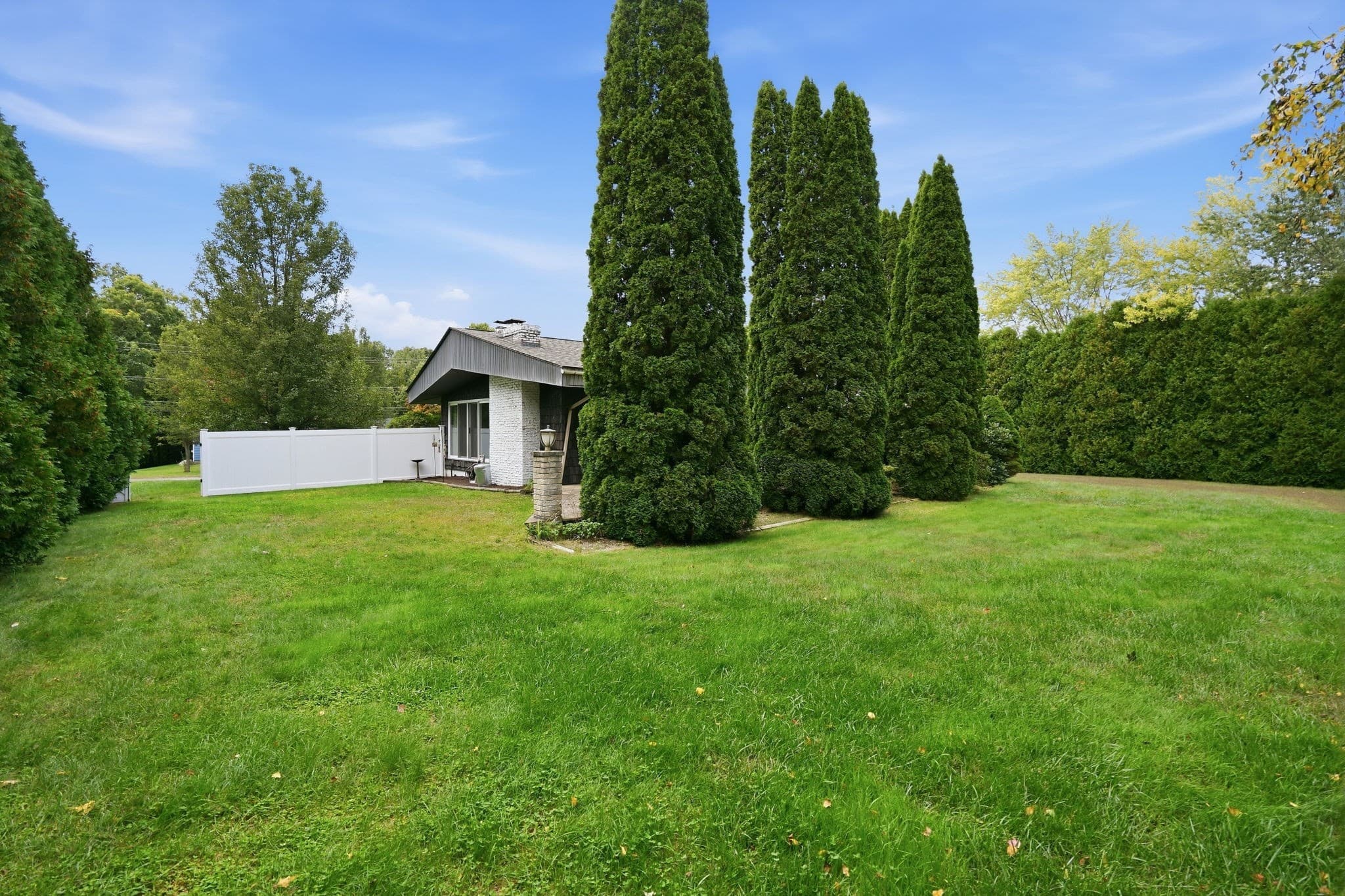 Single Family Residence at 10 Circle Dr, Wilbraham MA 01095, Wilbraham, photo 4 of 36