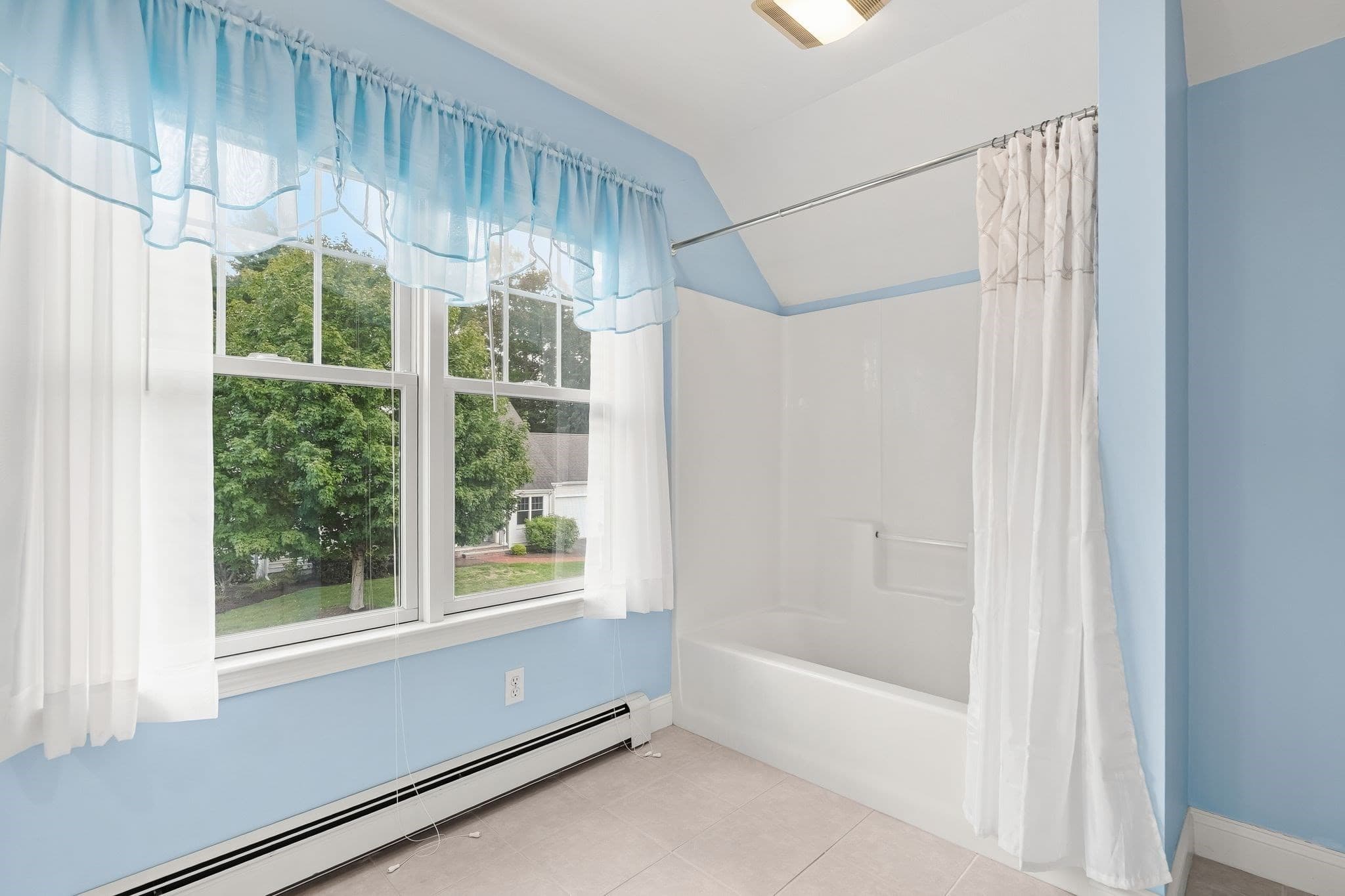 Condominium at 46 Holly Circle # 46, Kingston MA 02364, Kingston, photo 33 of 41
