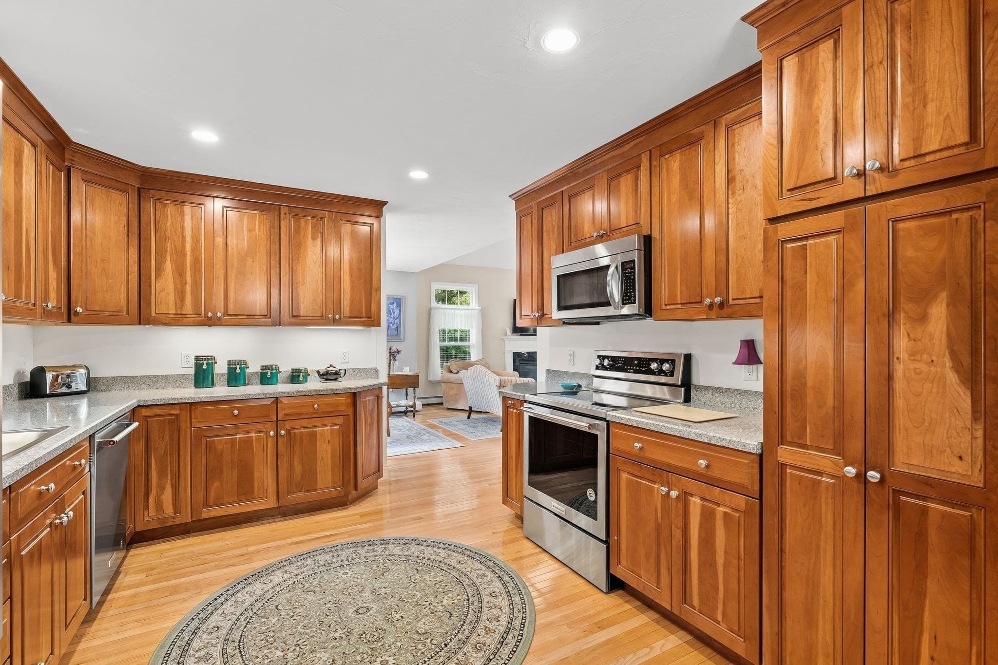 Condominium at 46 Holly Circle # 46, Kingston MA 02364, Kingston, photo 15 of 41