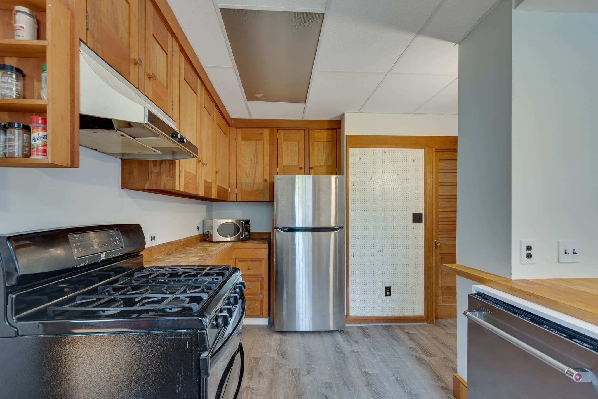 Single Family Residence at 217 Lawrence St, Haverhill MA 01830, Haverhill, photo 13 of 39