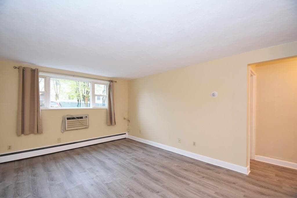 Condominium at 1105 Lexington St # 3, Waltham MA 02452, Waltham, photo 6 of 12