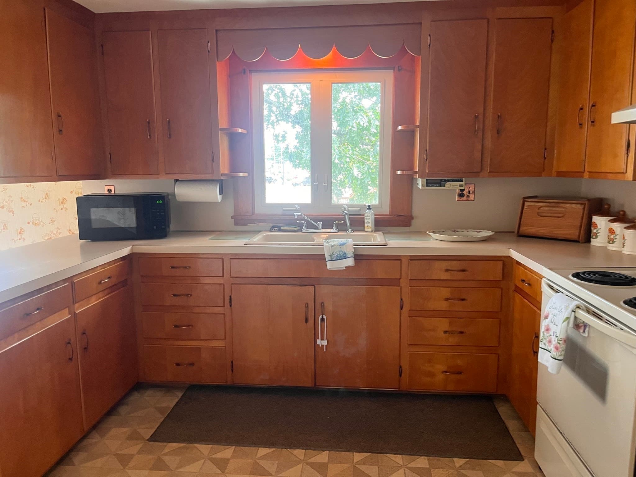 Single Family Residence at 33 Rand Ave, Attleboro MA 02703, Attleboro, photo 9 of 26