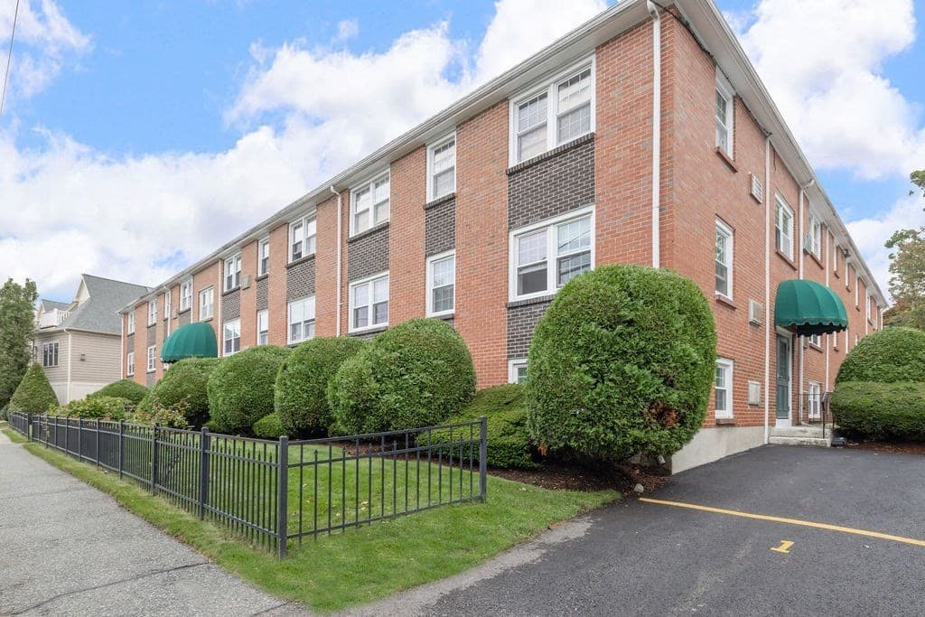 210 Hillside Ave # 32, Needham MA 02494