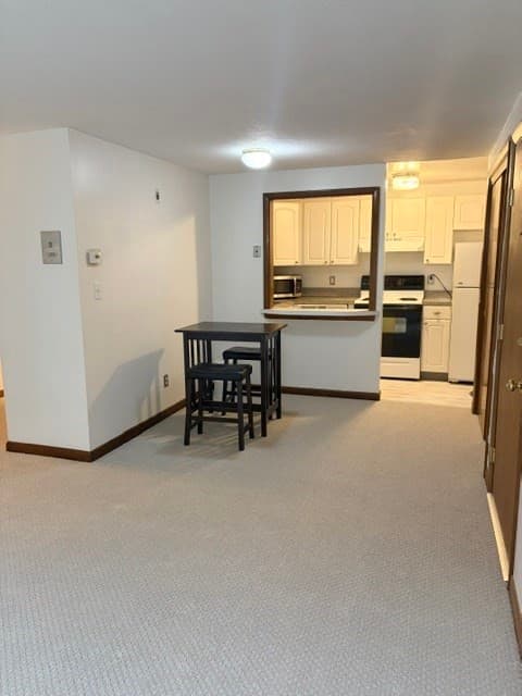 Condominium at 676 Farm Rd # 1, Marlborough MA 01752, Marlborough, photo 3 of 13