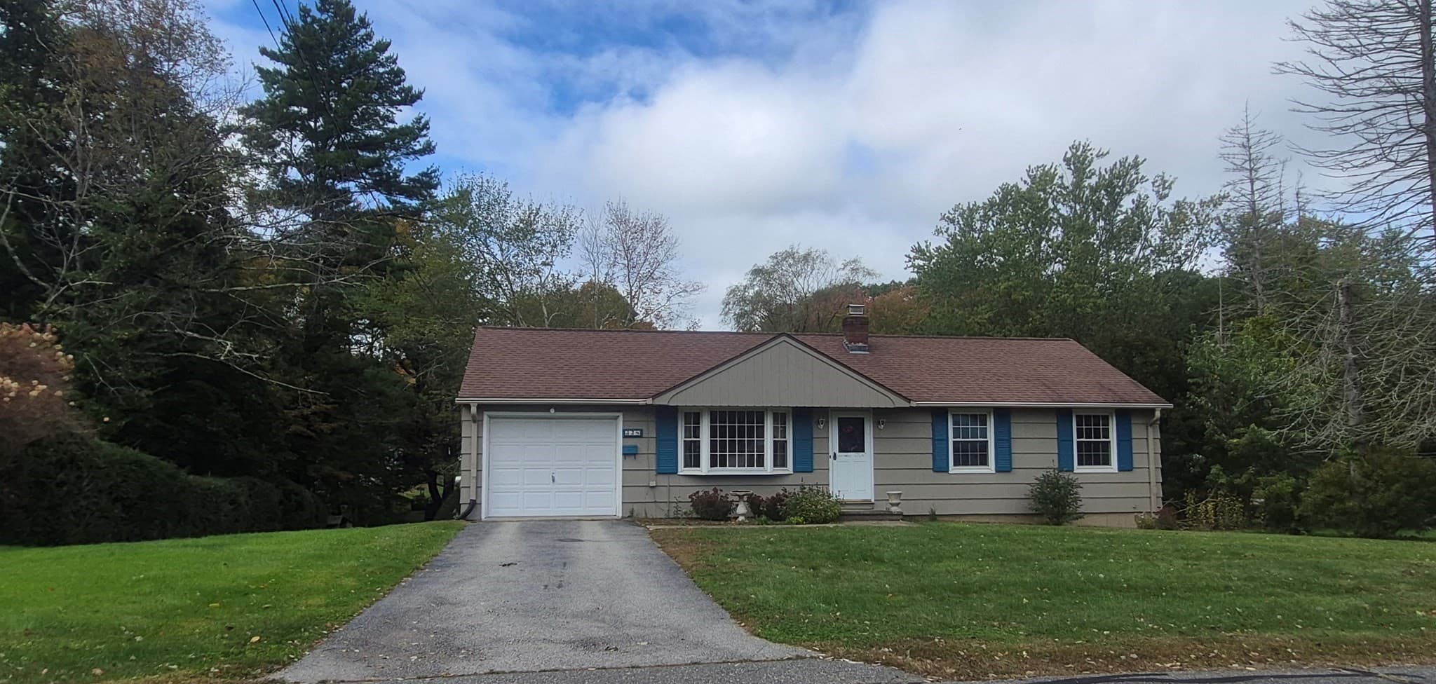 328 Lebanon Hill Rd, Southbridge MA 01550