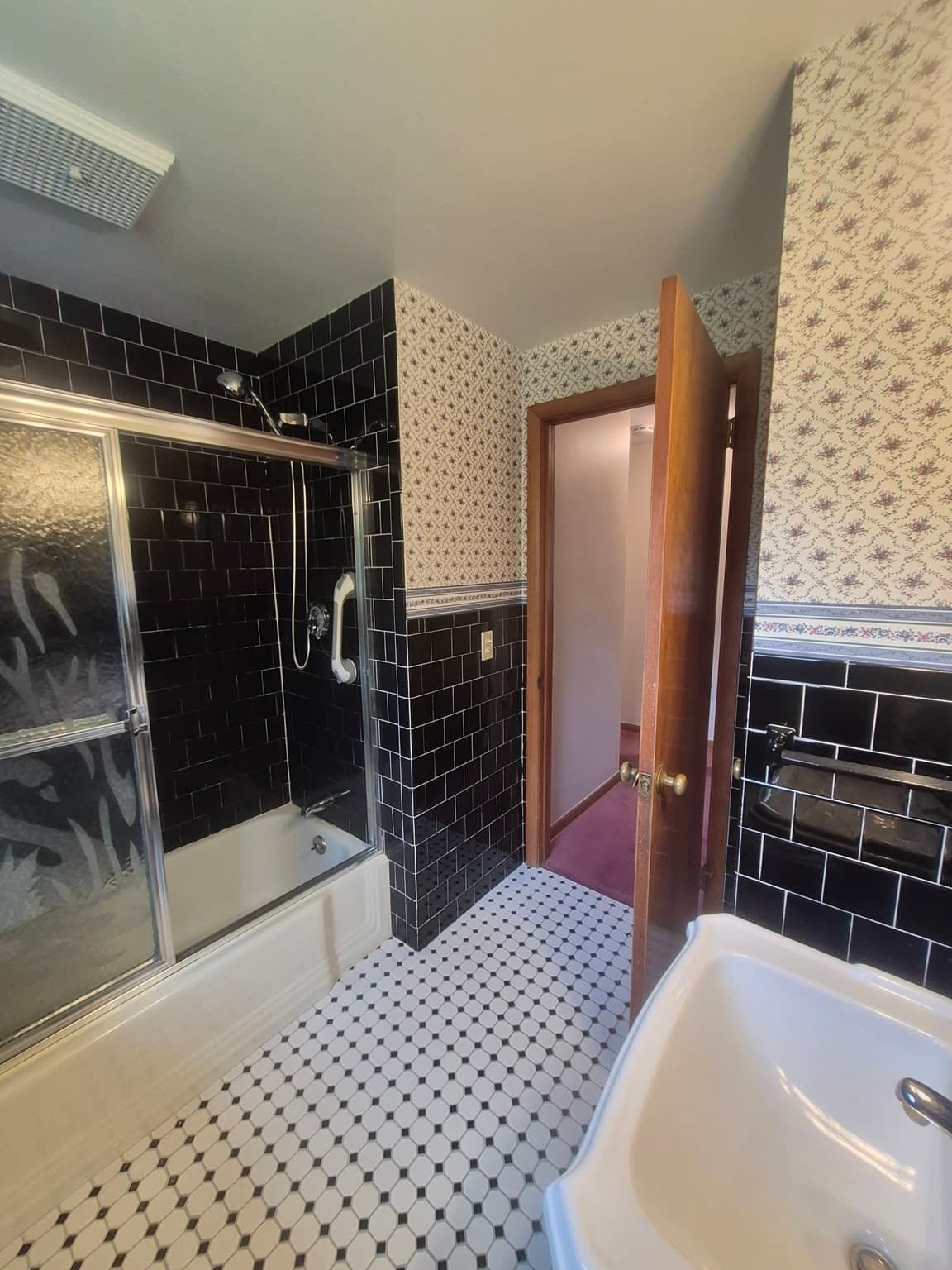 Single Family Residence at 328 Lebanon Hill Rd, Southbridge MA 01550, Southbridge, photo 10 of 22