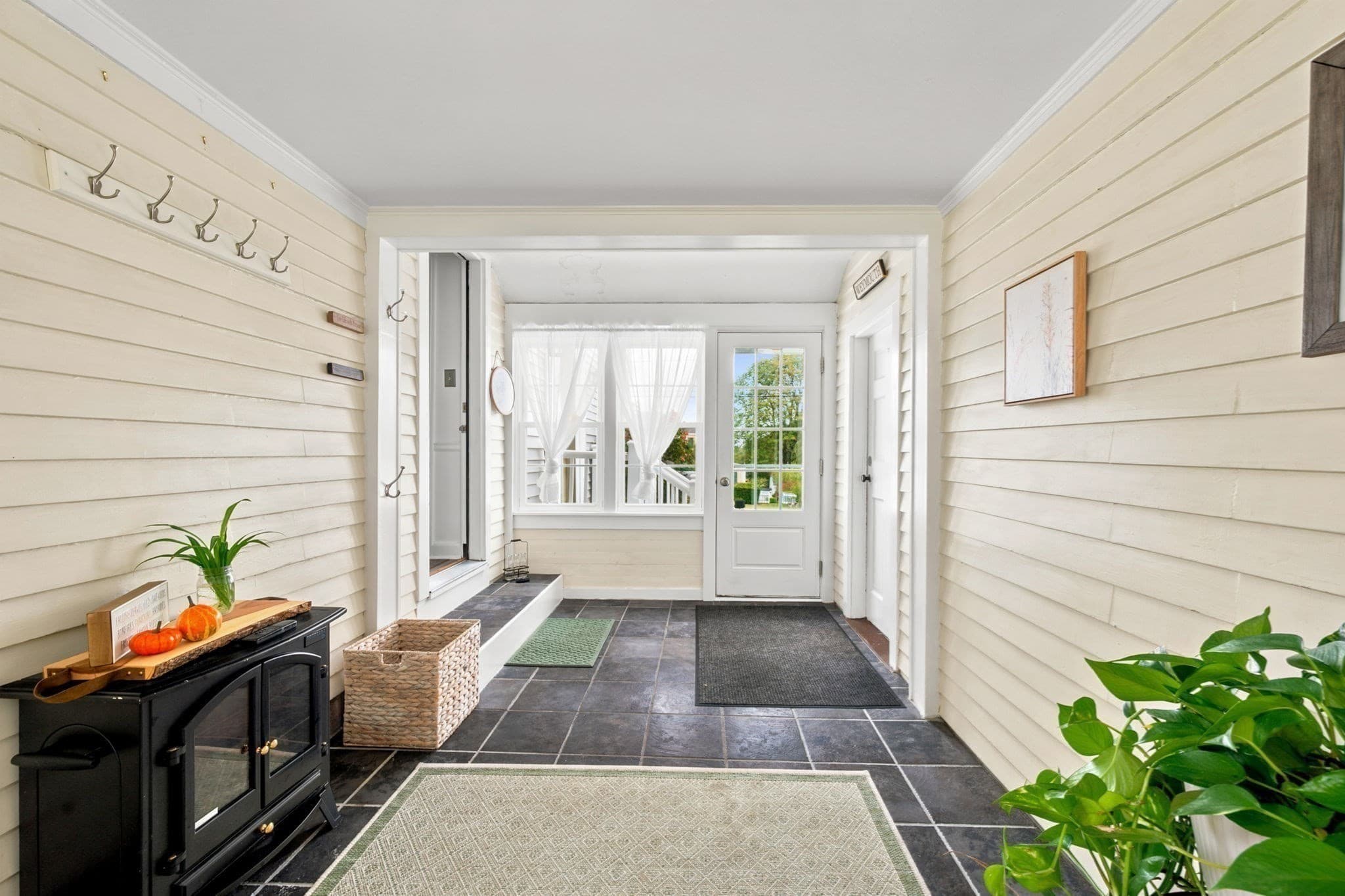 Single Family Residence at 70 Mount Vernon West Road, Weymouth MA 02189, Weymouth, photo 6 of 39