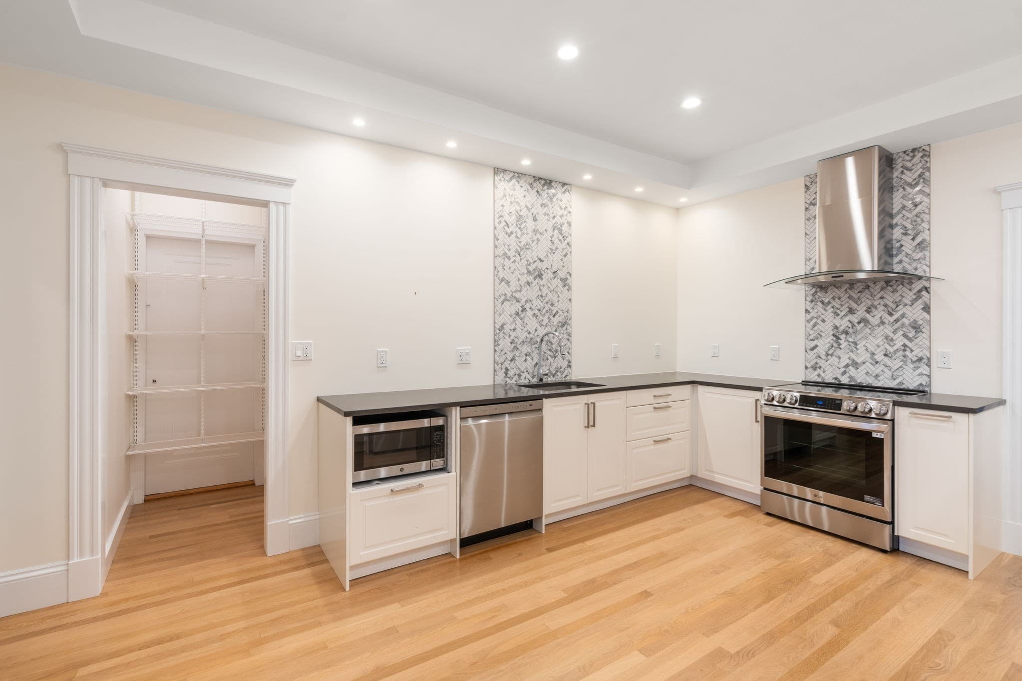 Condominium at 126 Sewall St # A, Brookline MA 02446, Brookline, photo 2 of 8