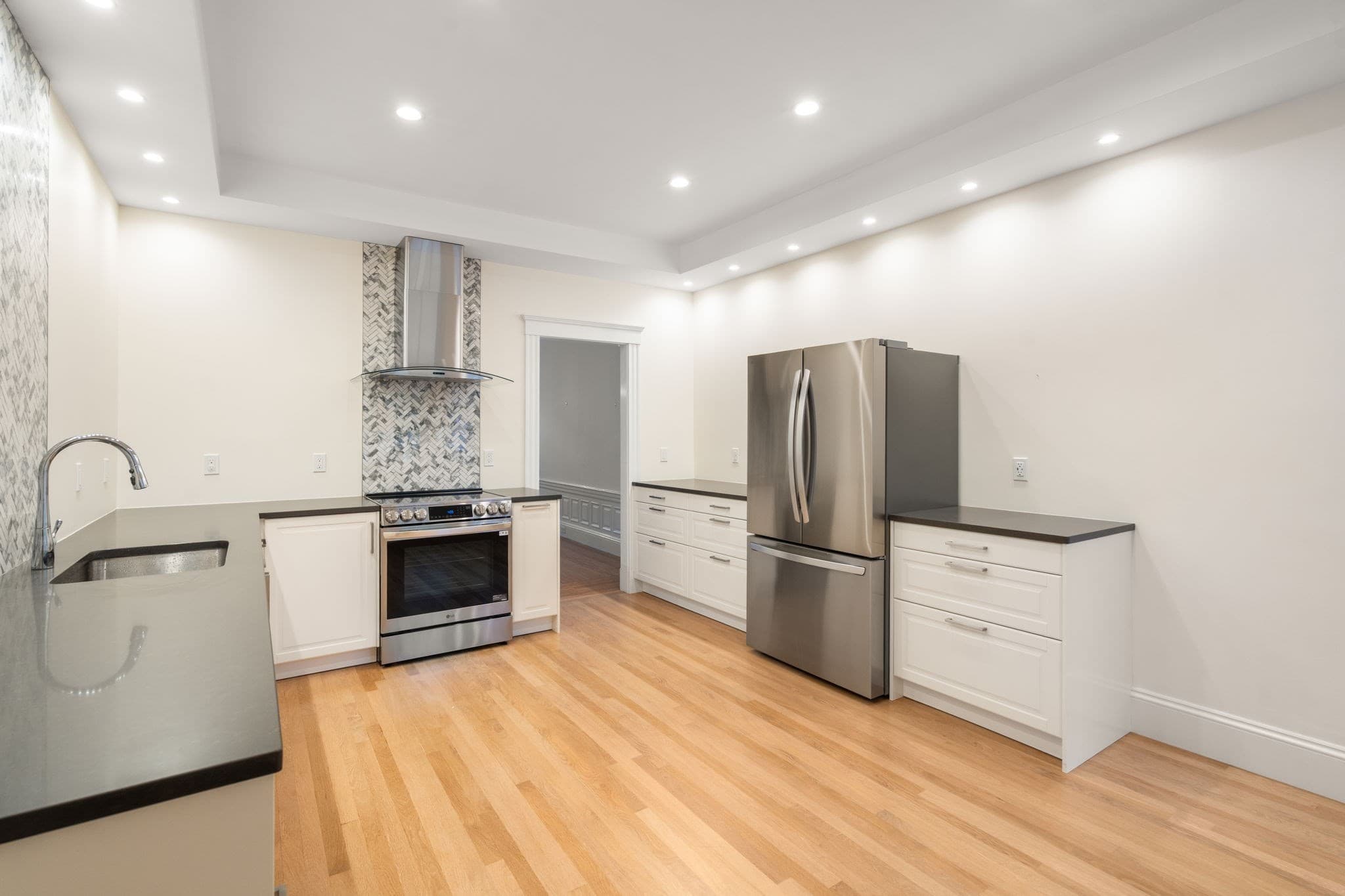Condominium at 126 Sewall St # A, Brookline MA 02446, Brookline, photo 3 of 8