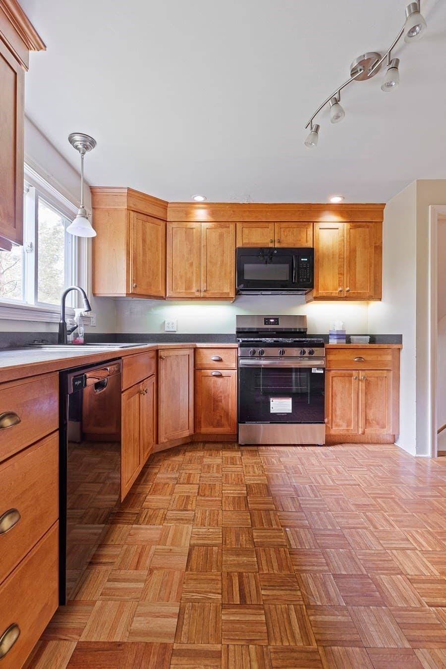 Single Family Residence at 77 Warren Rd, Ashland MA 01721, Ashland, photo 12 of 42