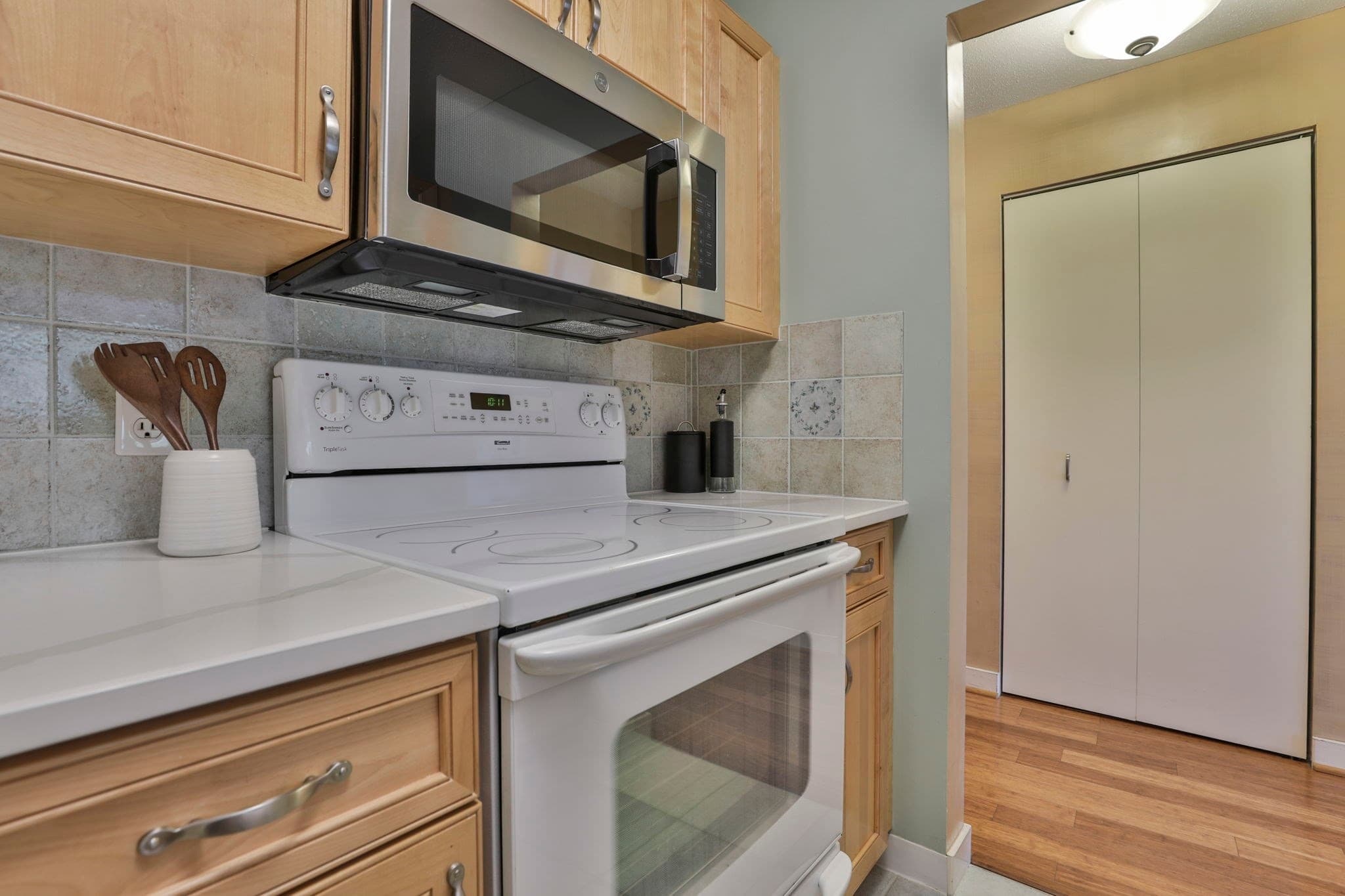 Condominium at 269 Cambridge Rd # 509, Woburn MA 01801, Woburn, photo 11 of 35