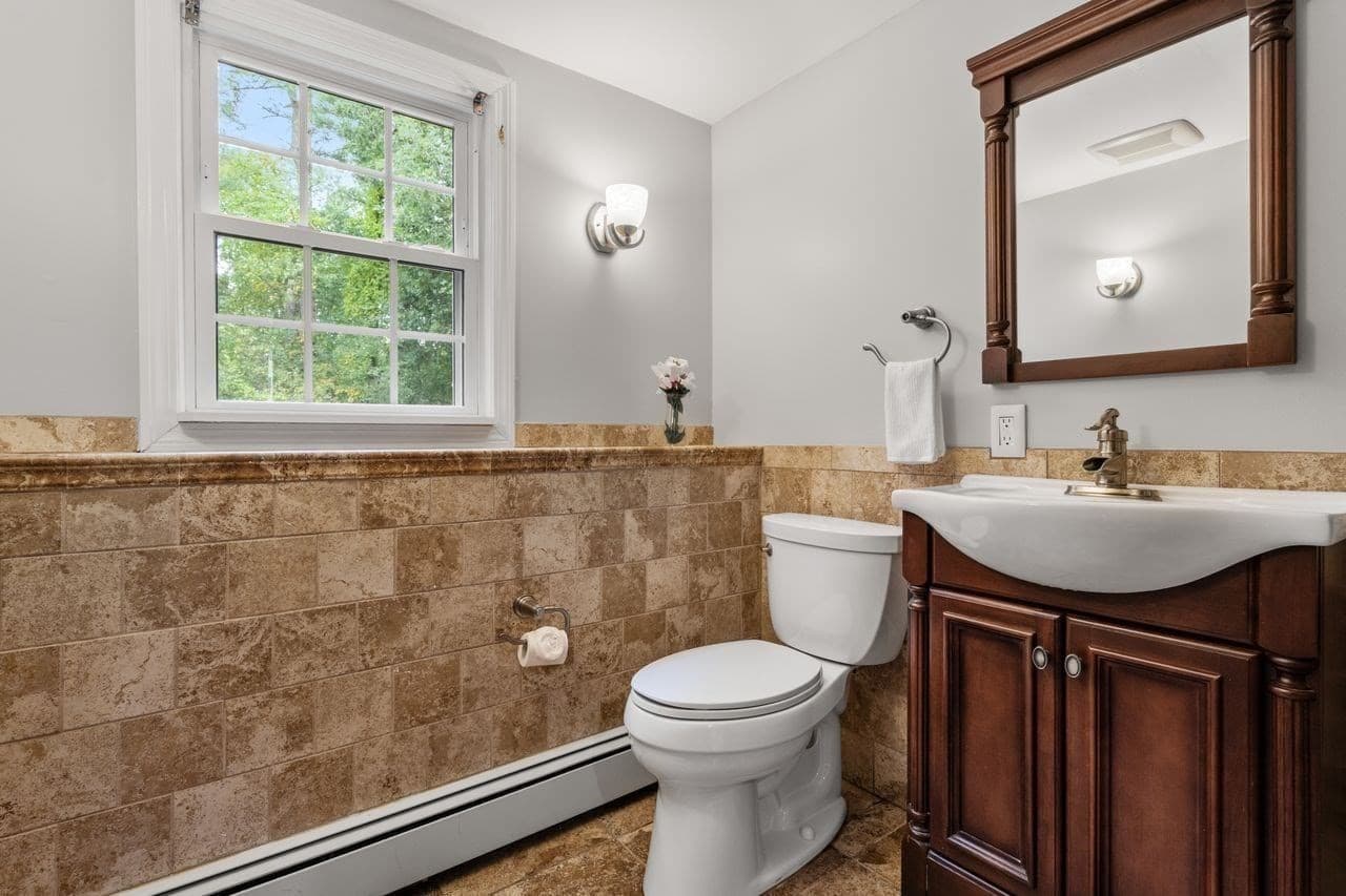 Single Family Residence at 10 Millbrook Dr, Plainville MA 02762, Plainville, photo 4 of 21