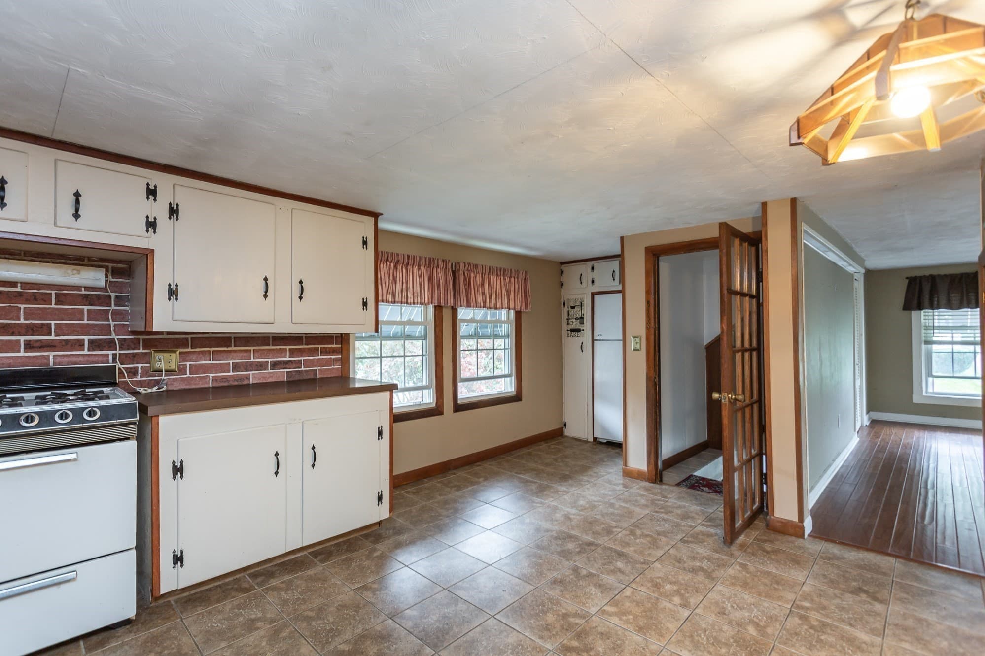 2 Family - 2 Units Up/Down at 648 Pleasant St, Somerset MA 02726, Somerset, photo 27 of 38